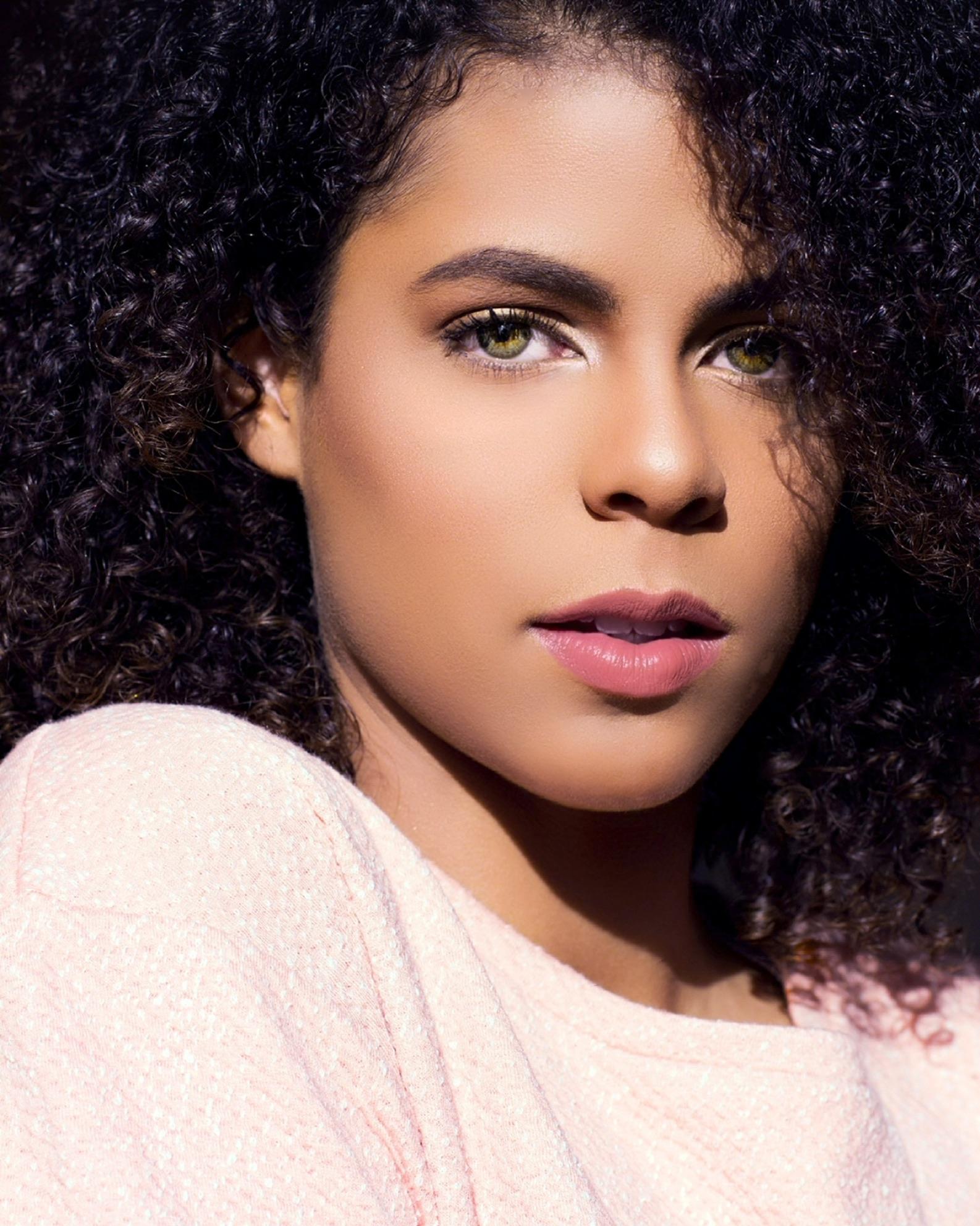 actor Skye LaFontaine large photo