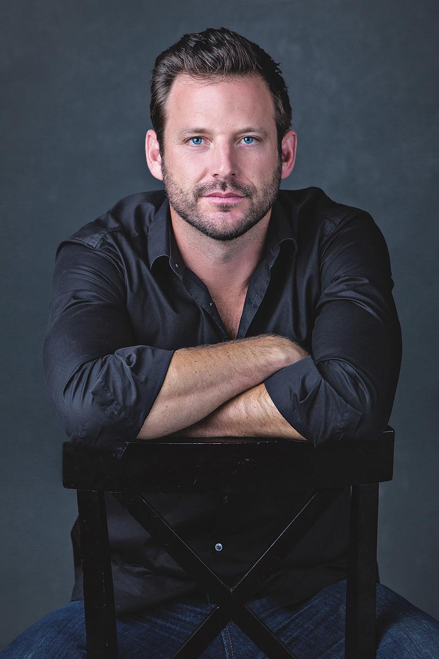 actor Robert Parks-Valletta large photo