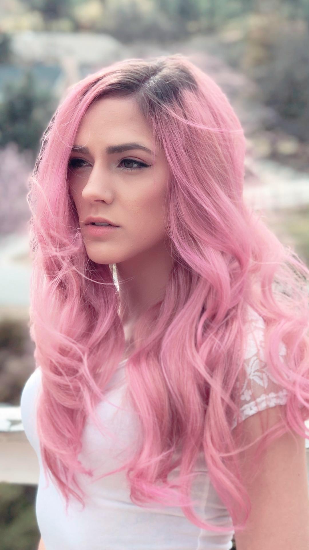 actor Courtney Akbar large photo