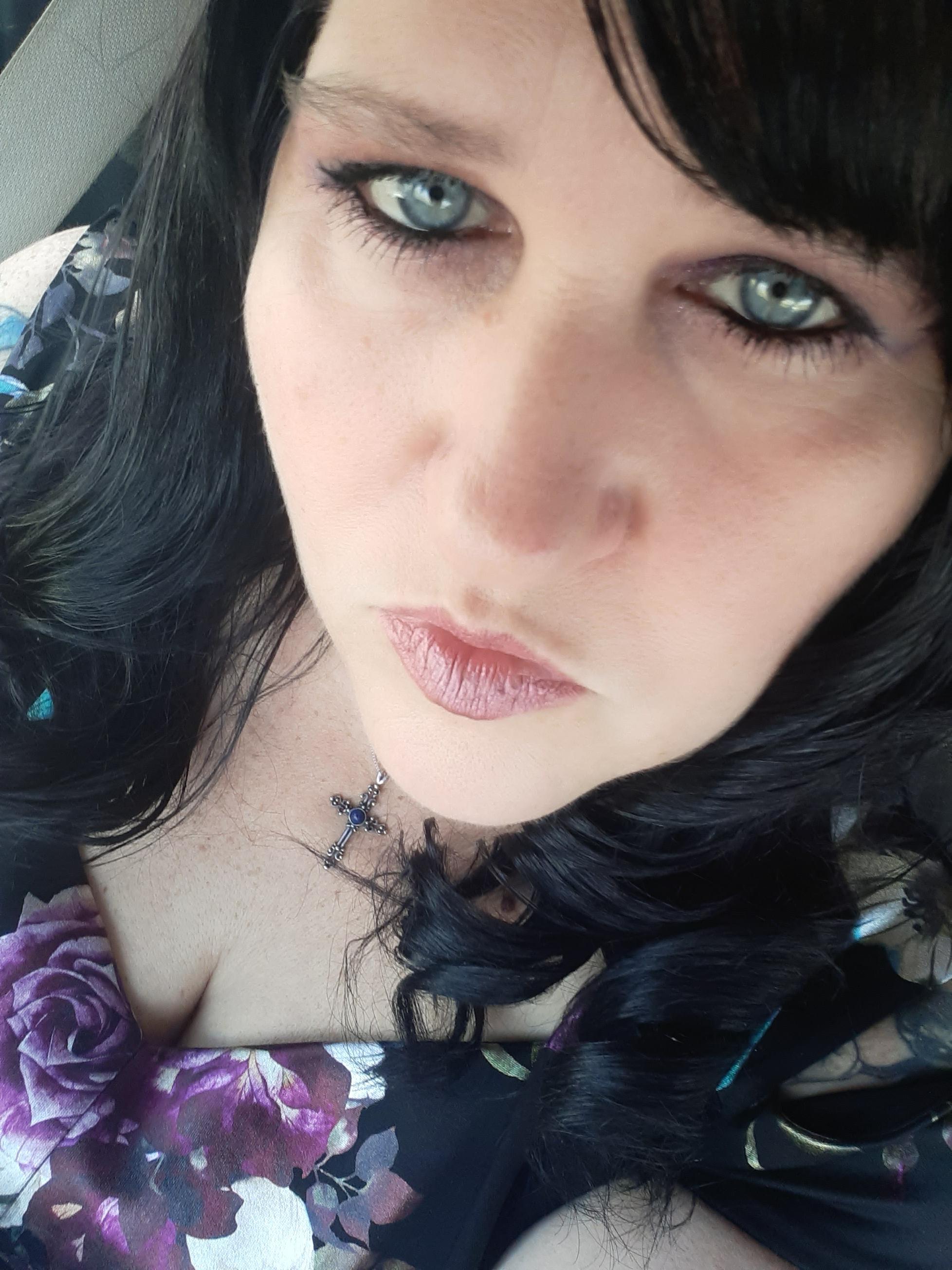 actor Violet Thomas large photo