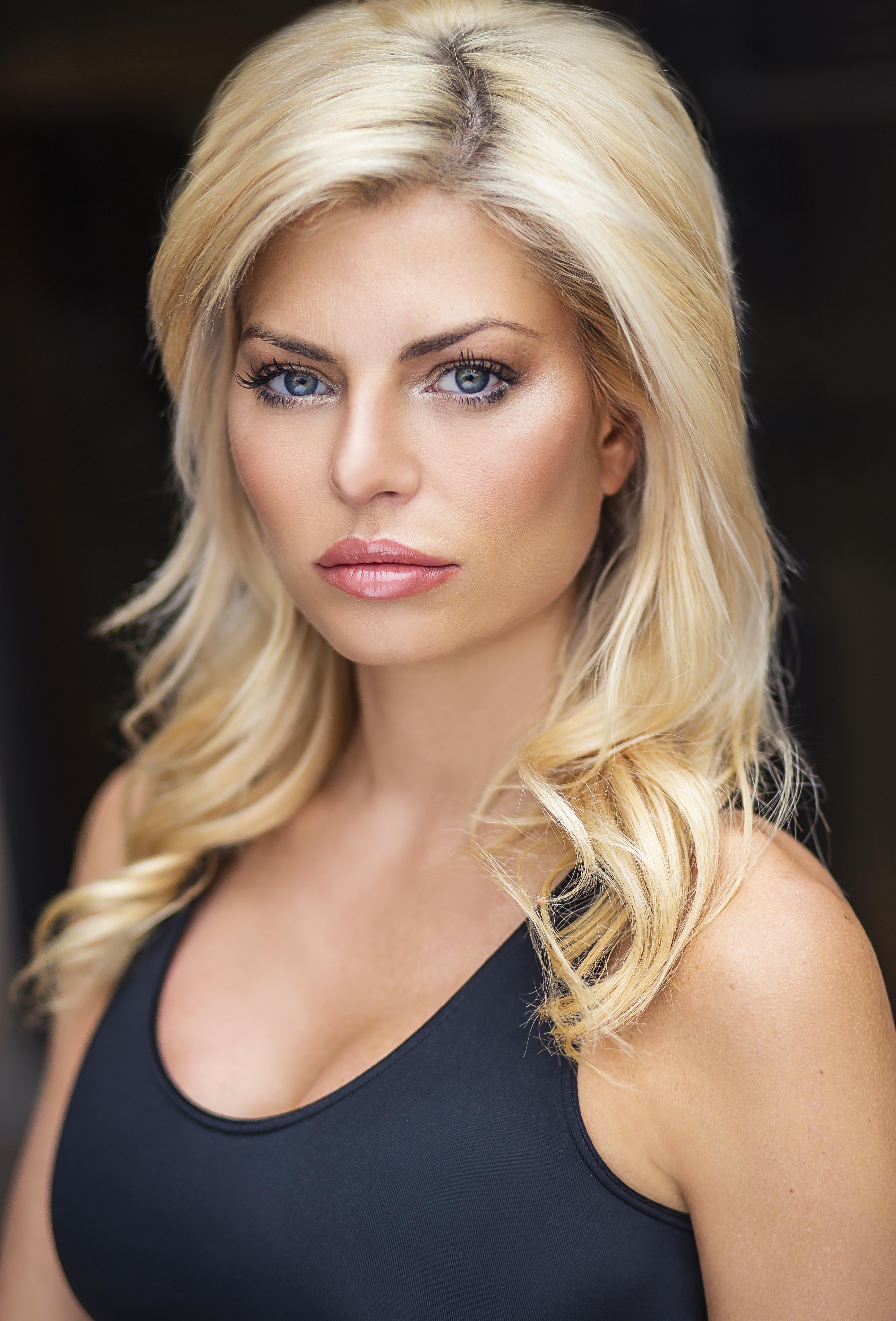 actor Ashley Kirk large photo