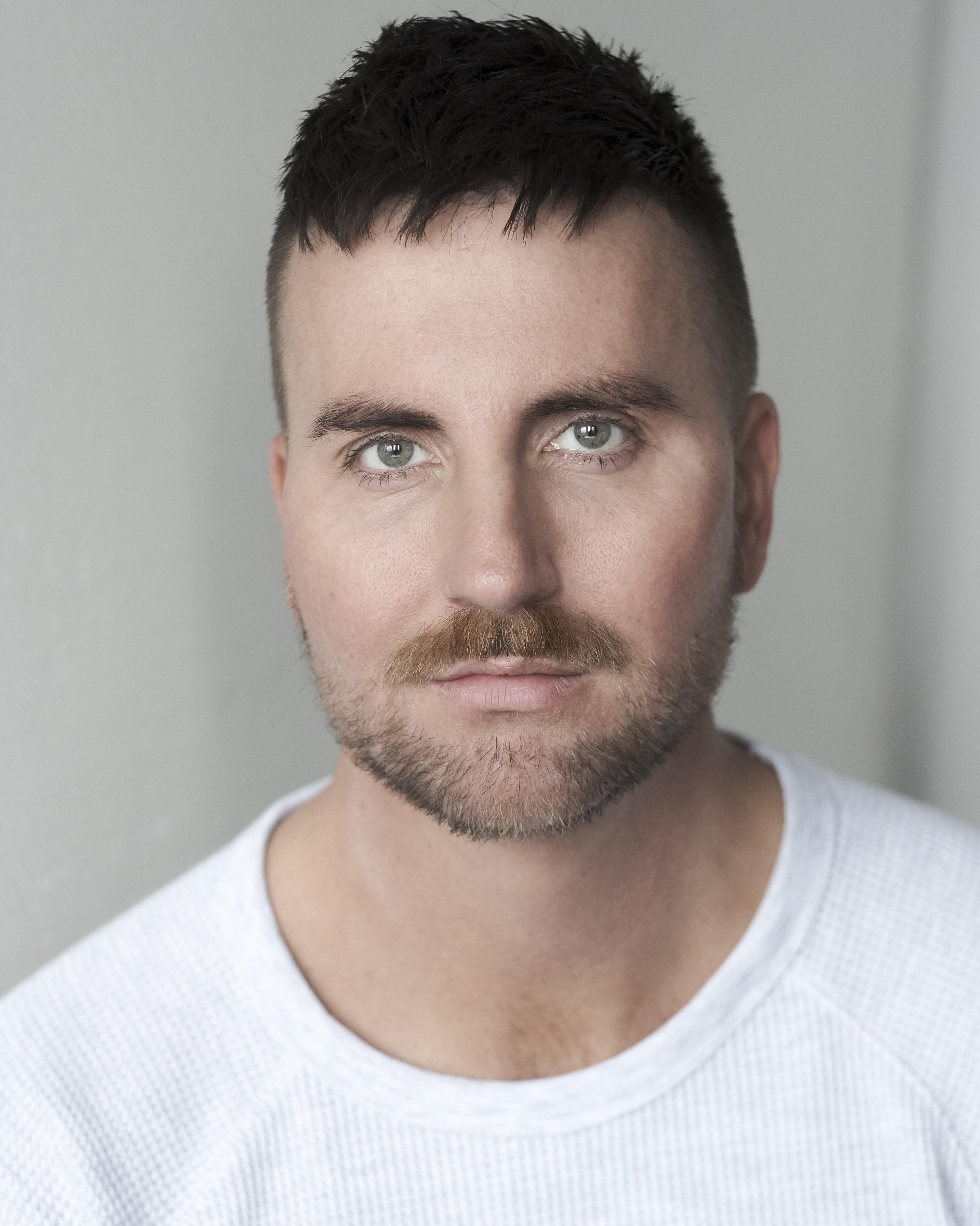 actor Carl Loughlin large photo