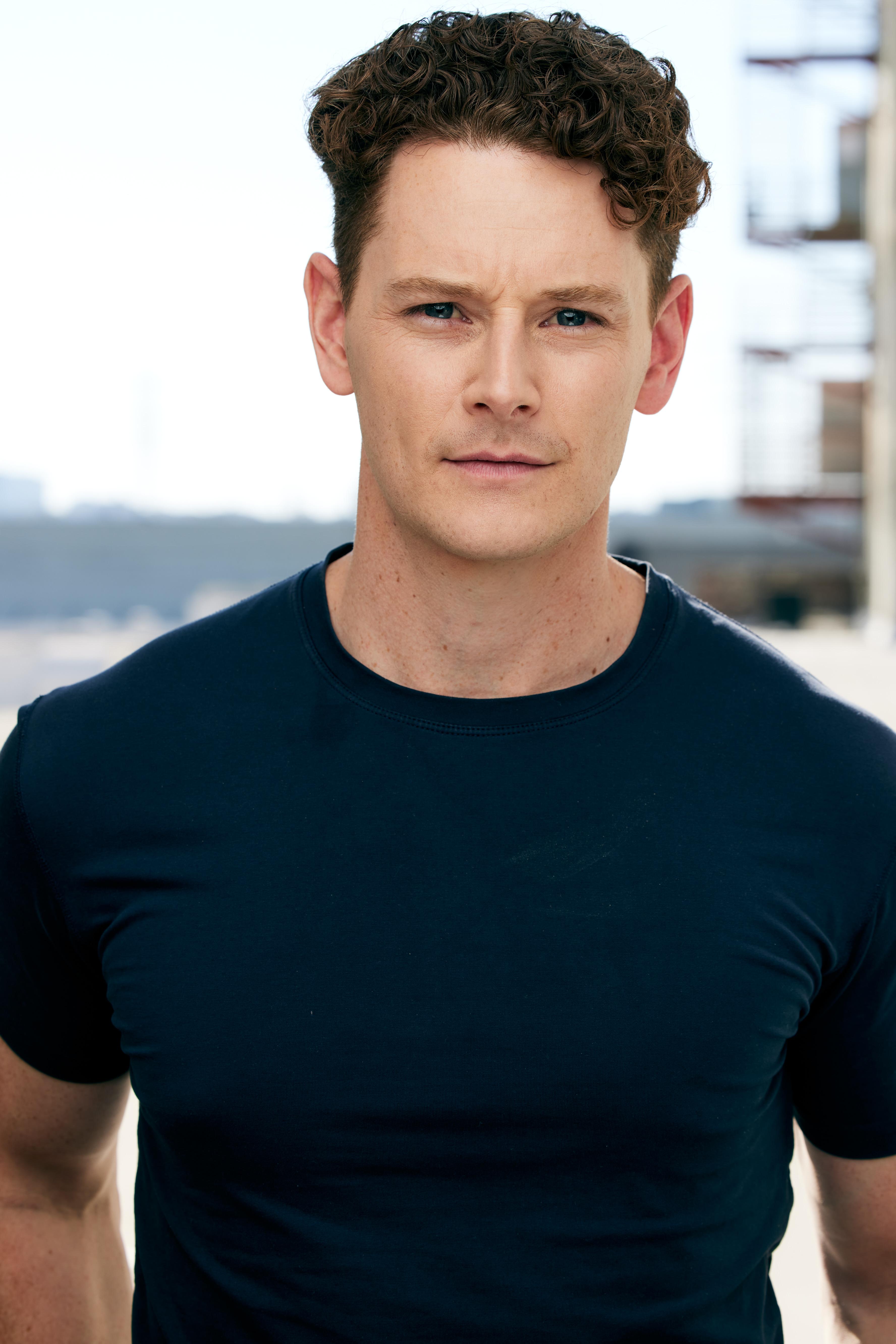 actor Thomas Blackburne large photo