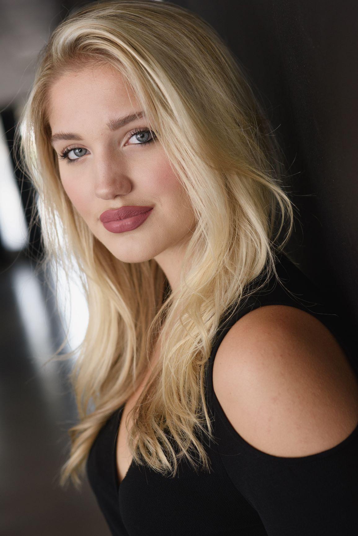 actor Lynnea Smith large photo