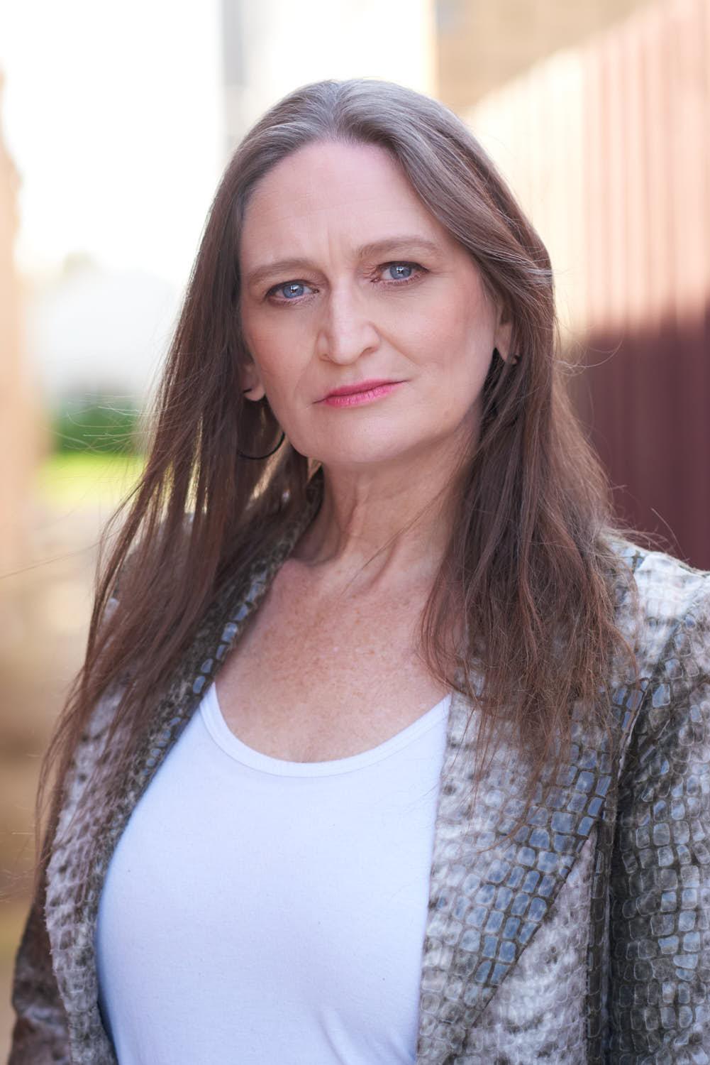 actor Tina Currah large photo