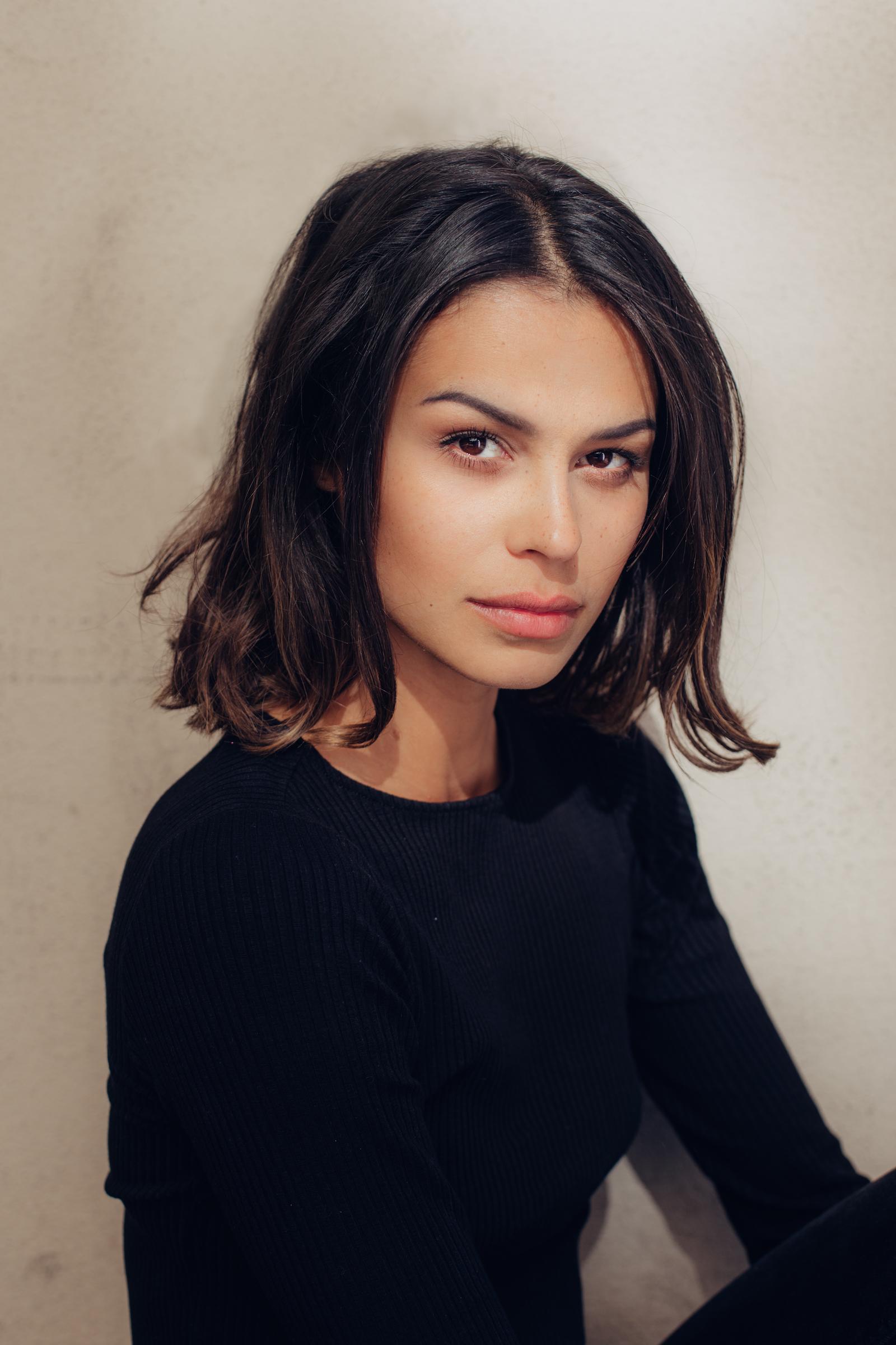 actor Katie Keight large photo