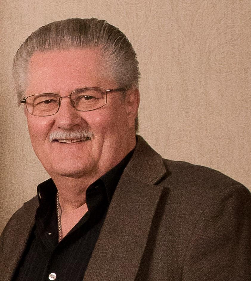 actor Robert Bizik large photo