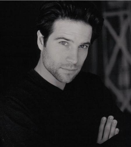 actor James Thomas large photo