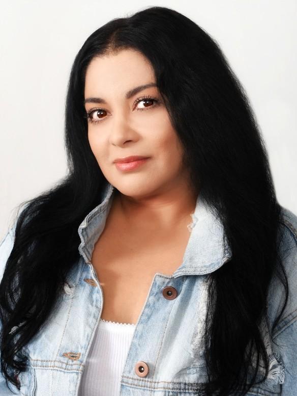 actor Adelina Saldana large photo