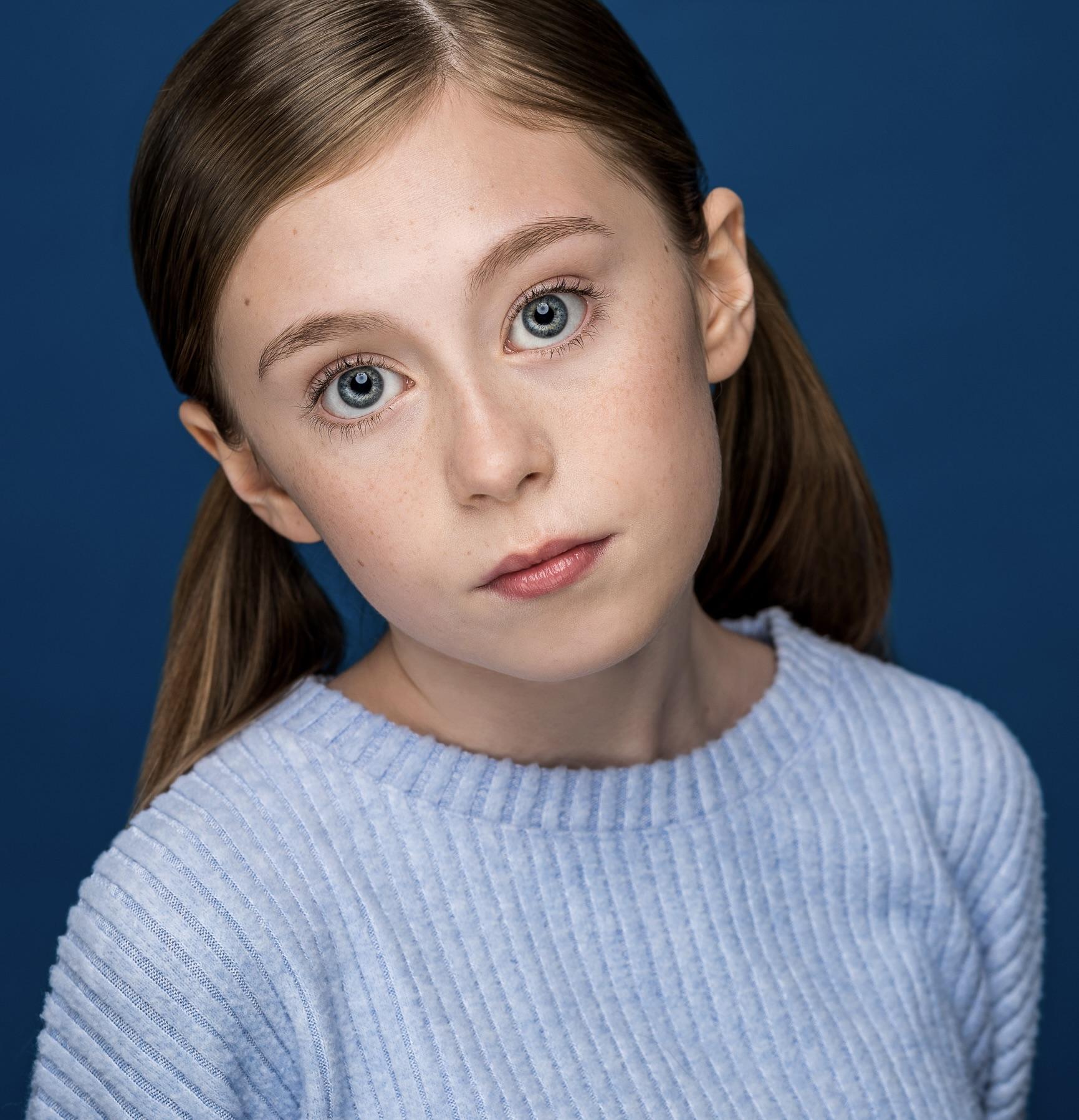 actor Eliza Donaghy large photo