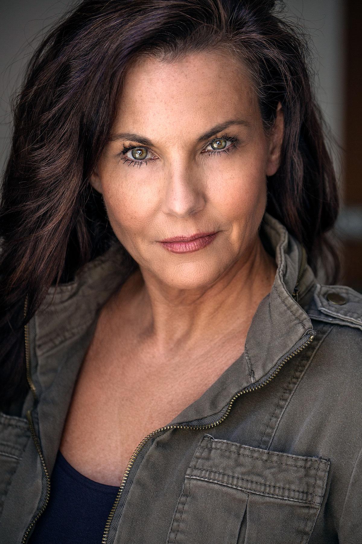 actor Carrie Bradstreet large photo