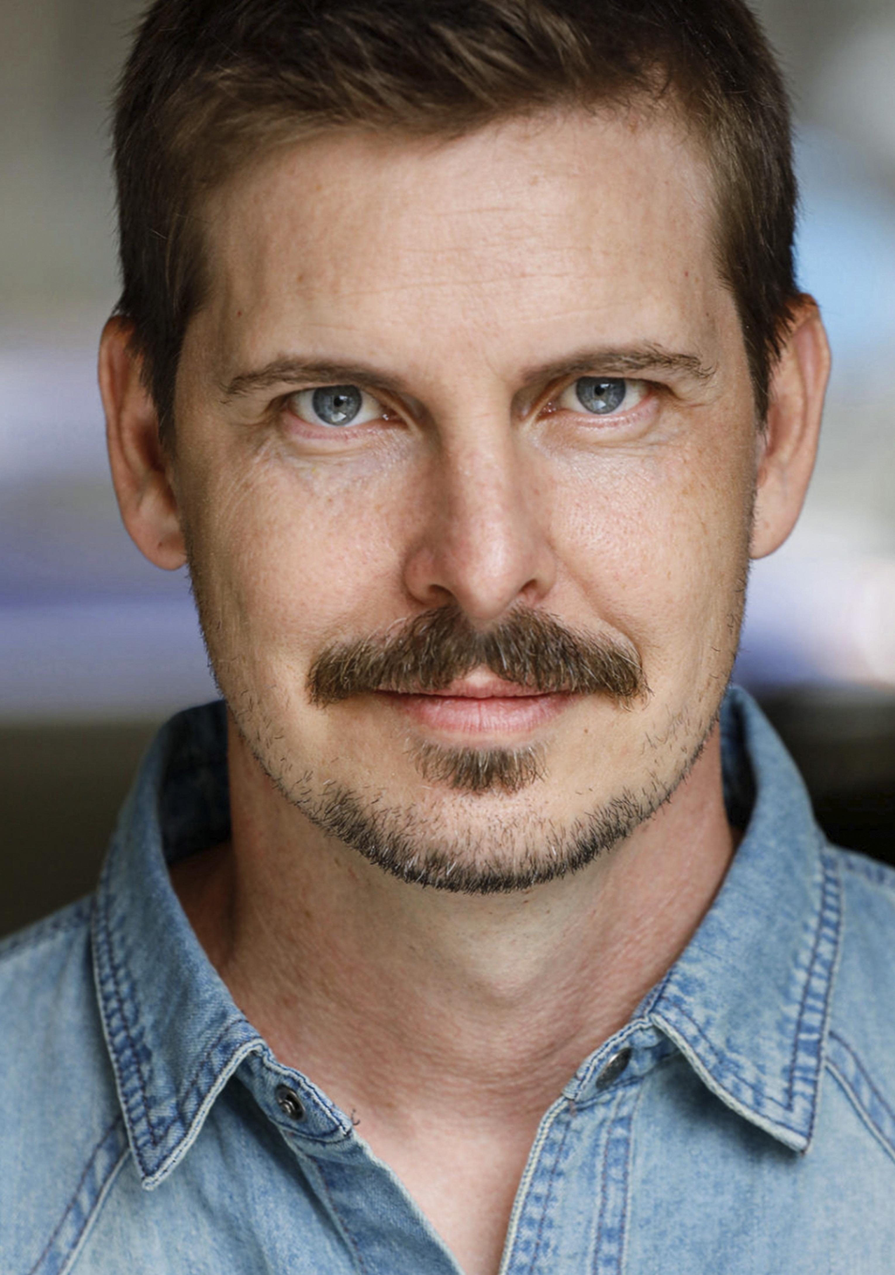 actor Derrick Redford large photo