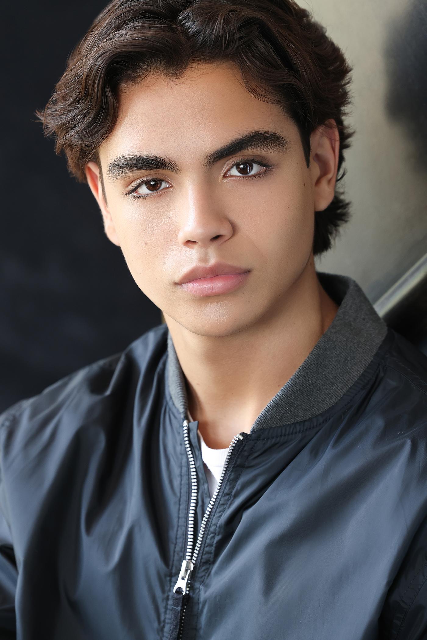 actor Brett Hoyle large photo