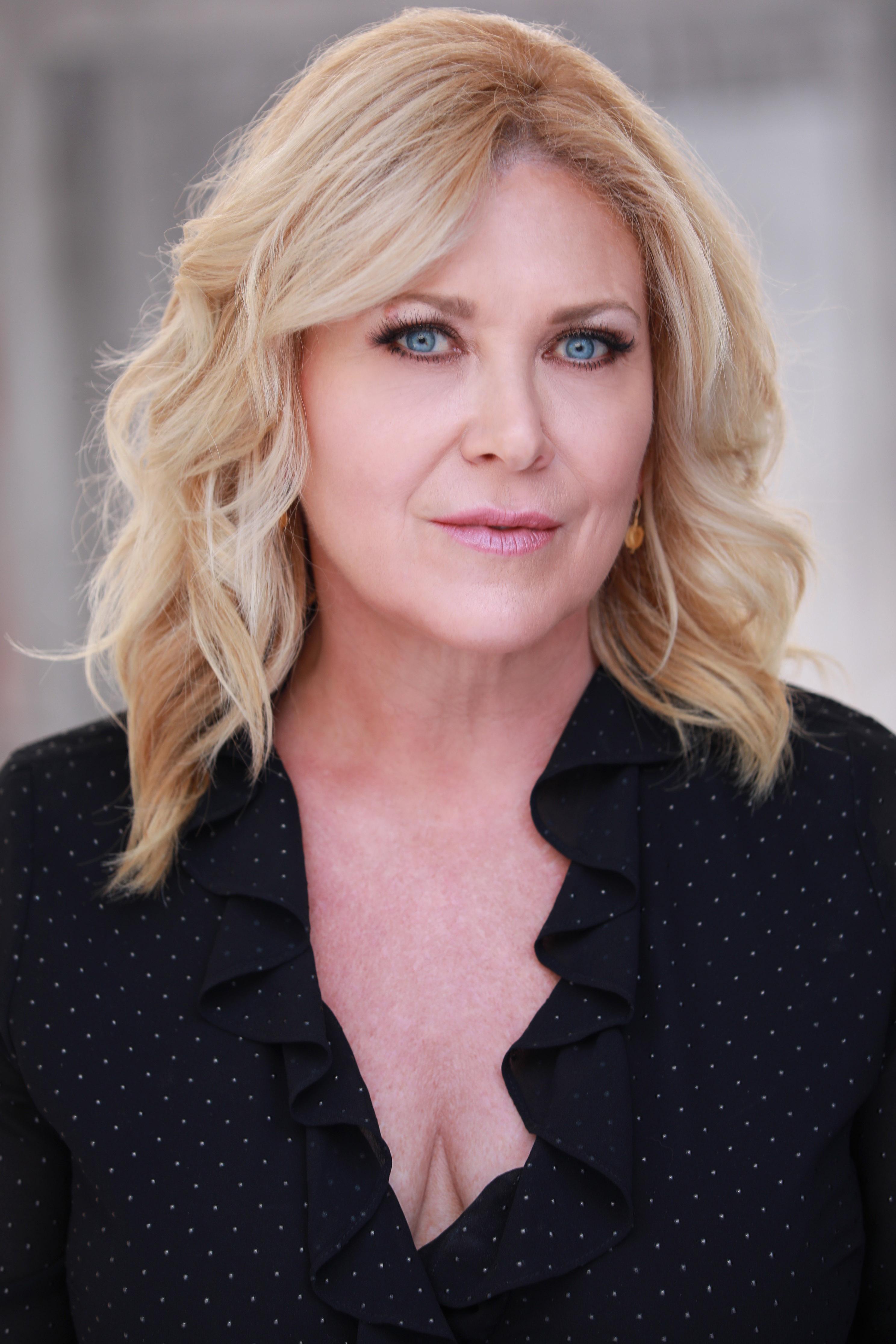 actor Kim Chase large photo