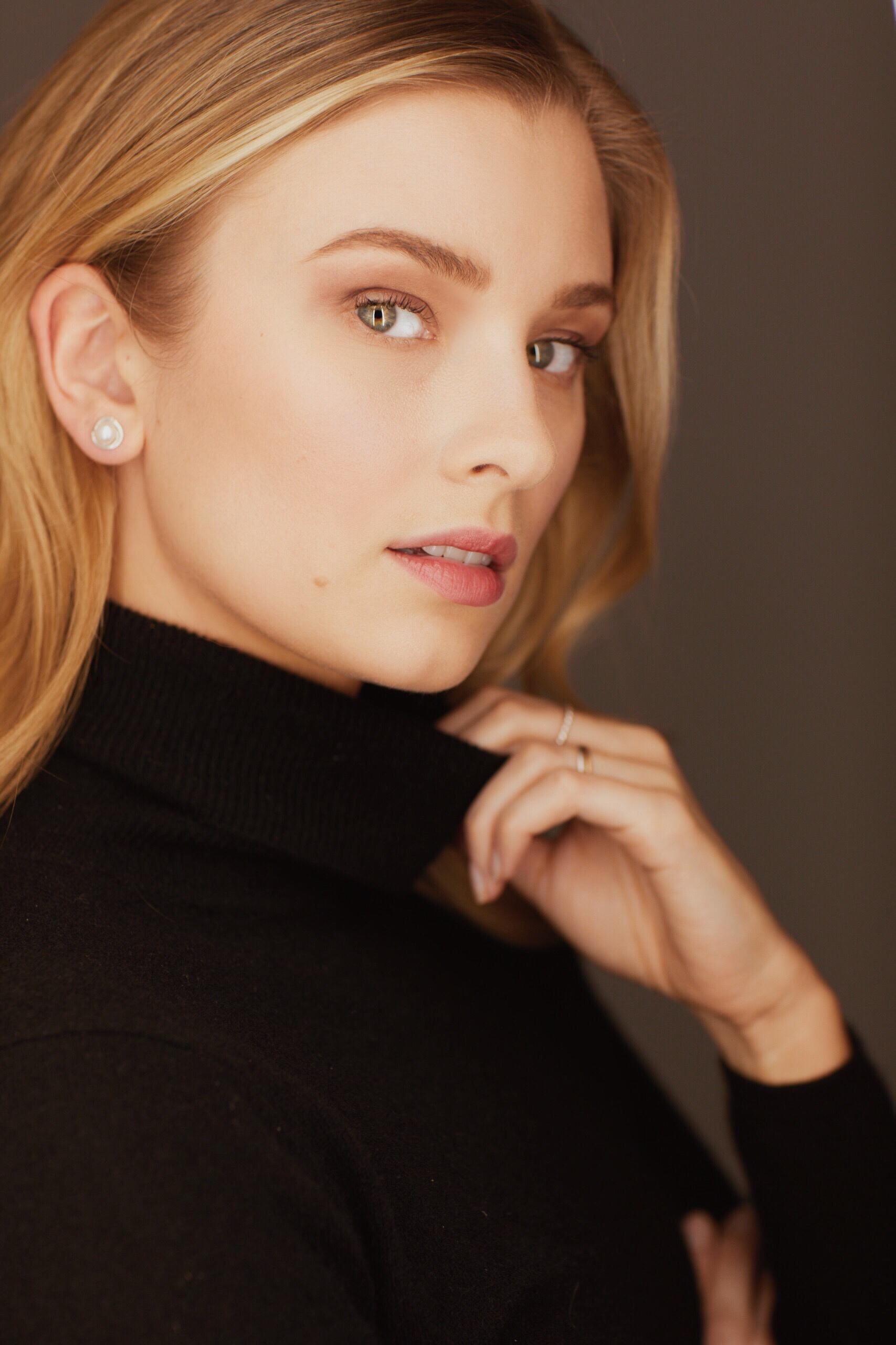 actor Stephanie Moran large photo