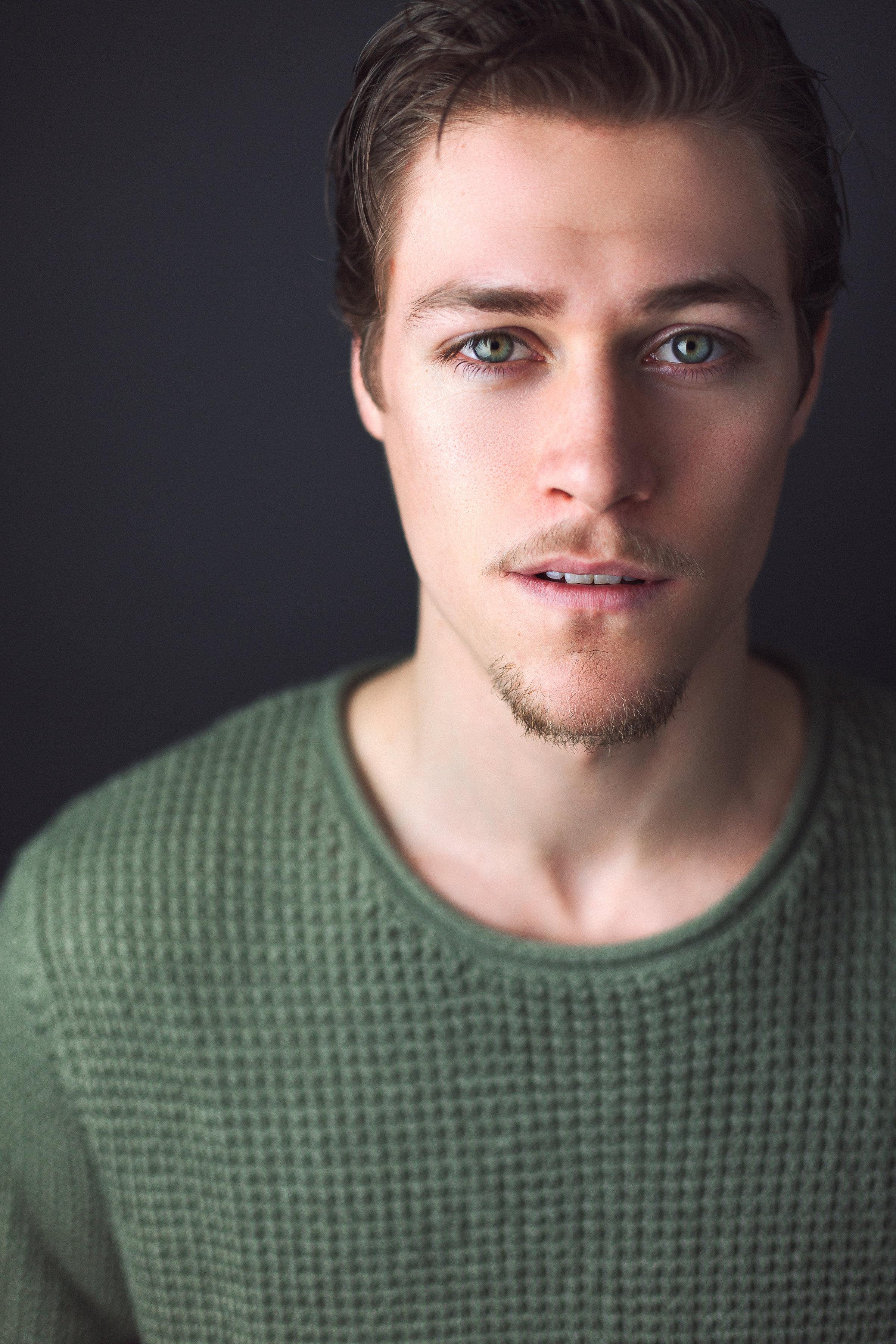 actor Mickey Roberts large photo