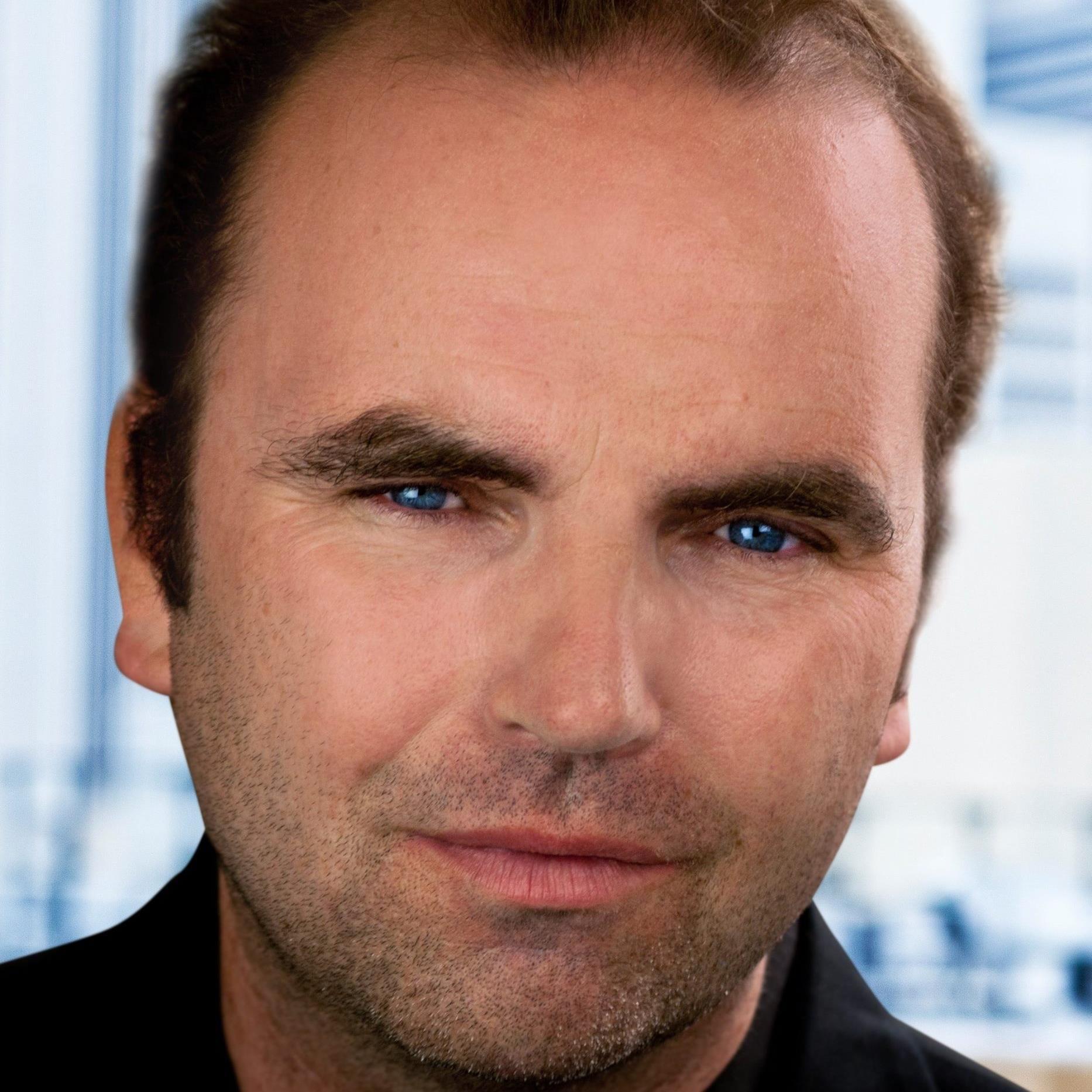 actor Aubrey Wakeling large photo