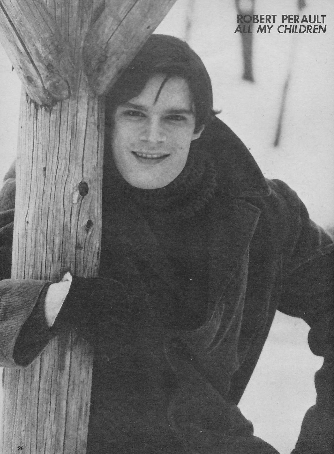 actor Robert Perault large photo