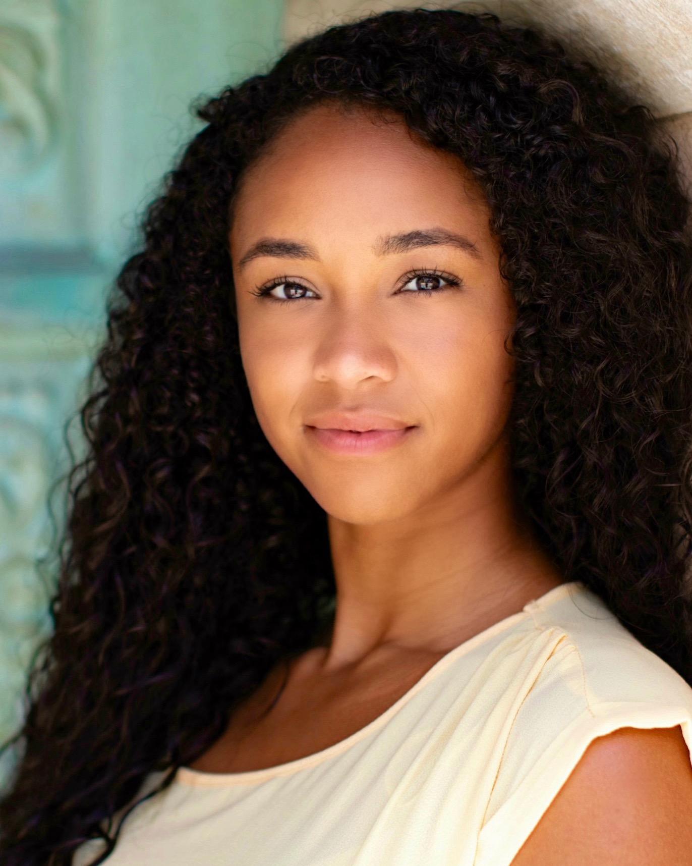 actor Tiffany Colón large photo