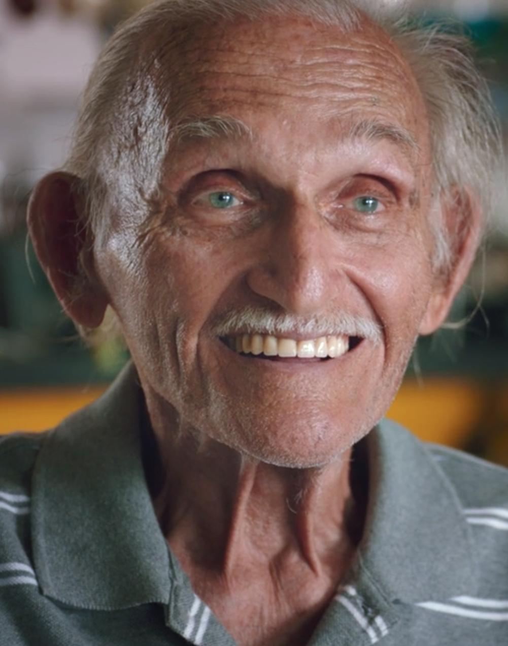 actor Elliott Galland large photo