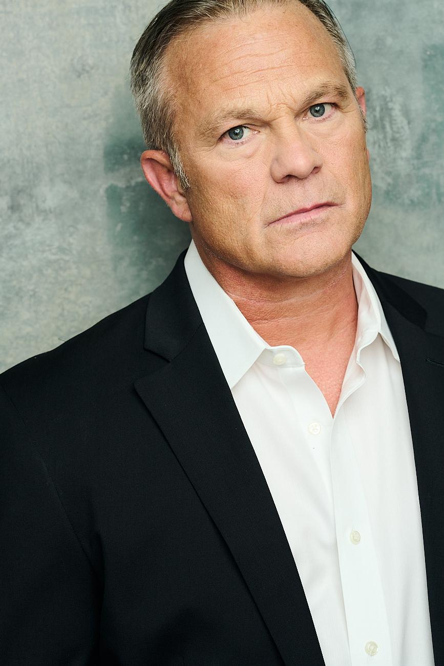 actor Brett Baker large photo