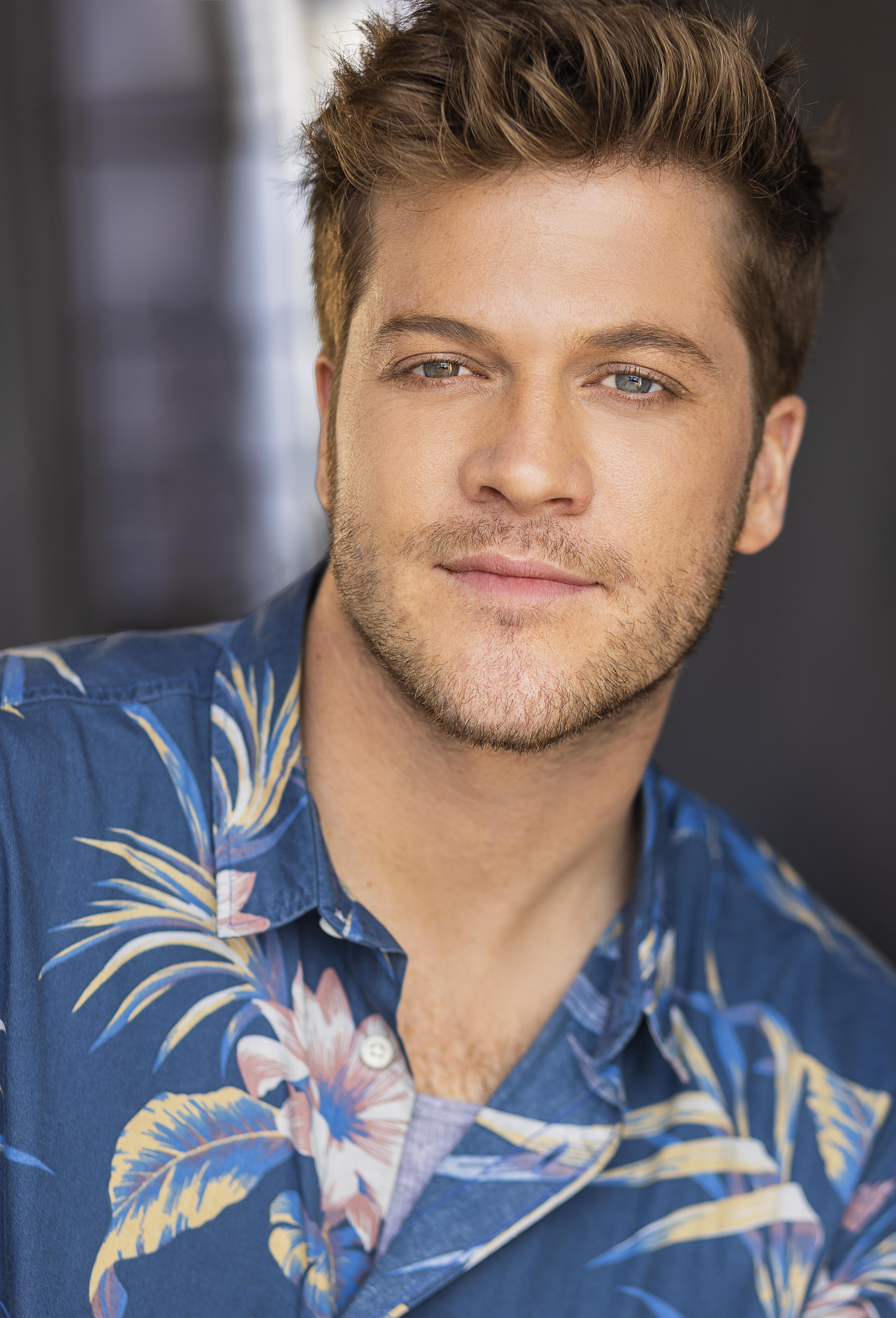 actor Bradford Downs large photo