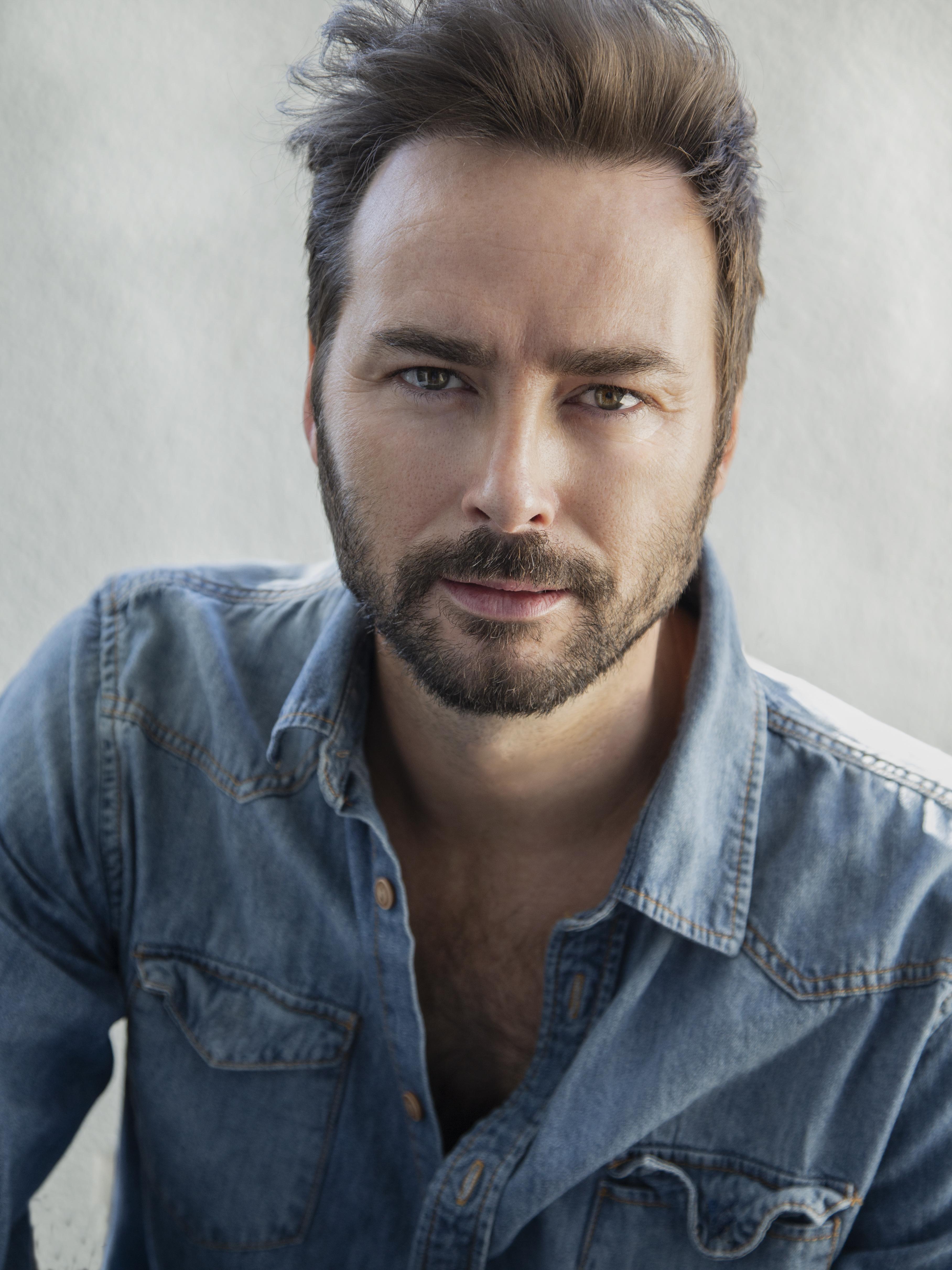 actor Nick Hardcastle large photo