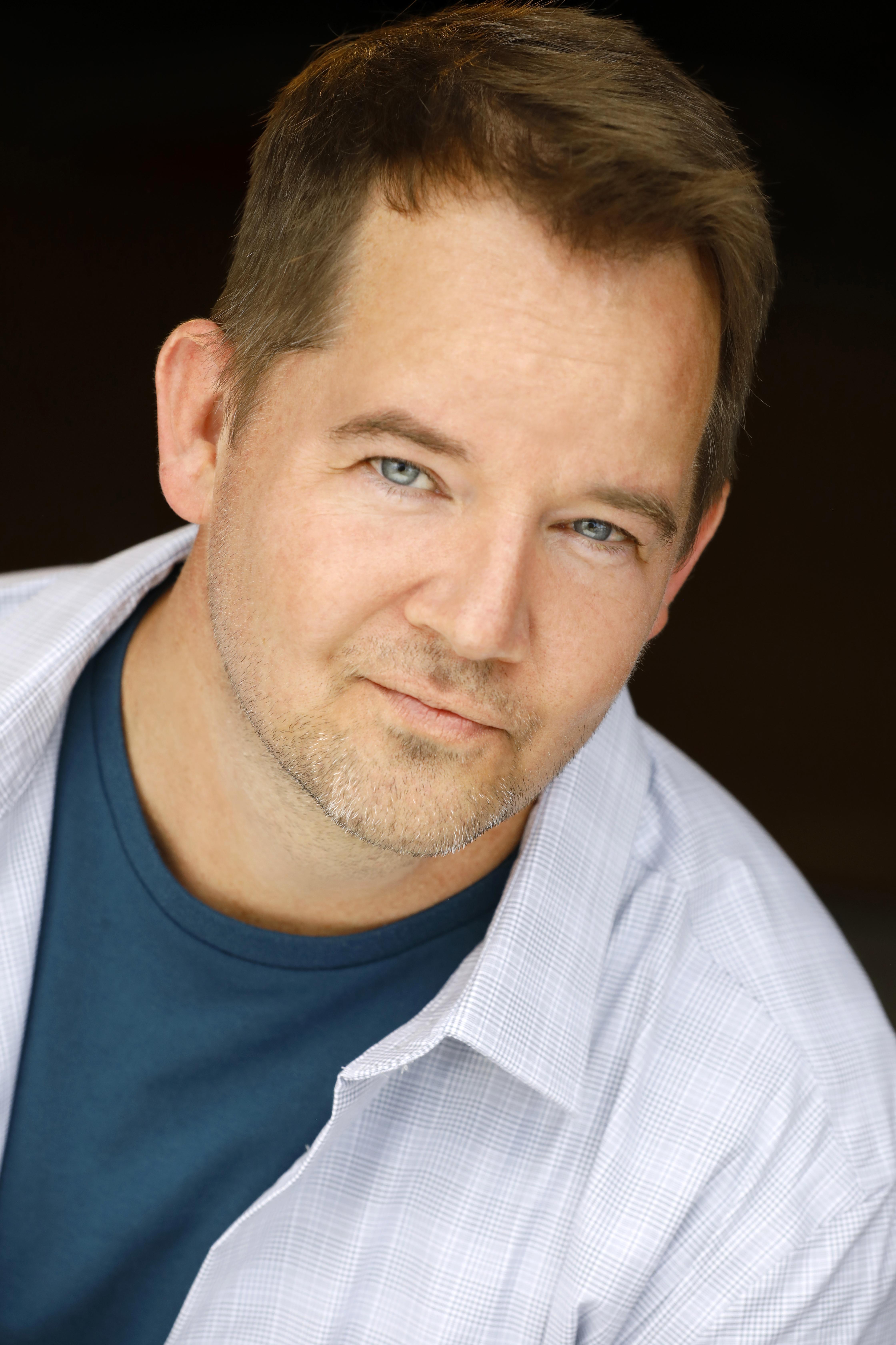 actor Robin Scott large photo