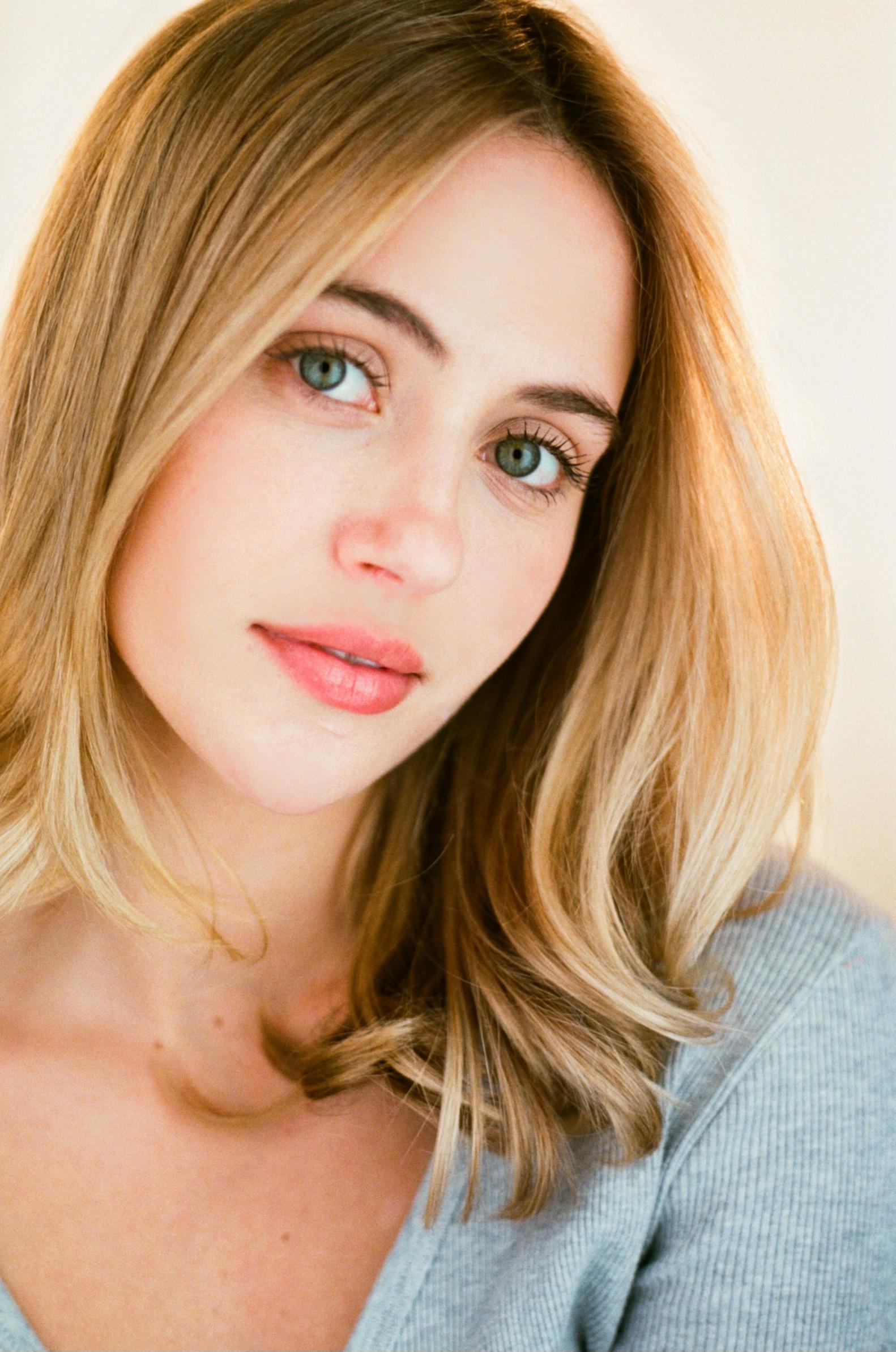 actor Charlotte McKee large photo