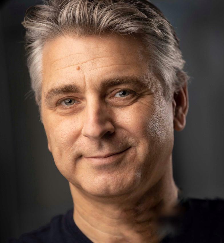 actor Carlo Essagian large photo