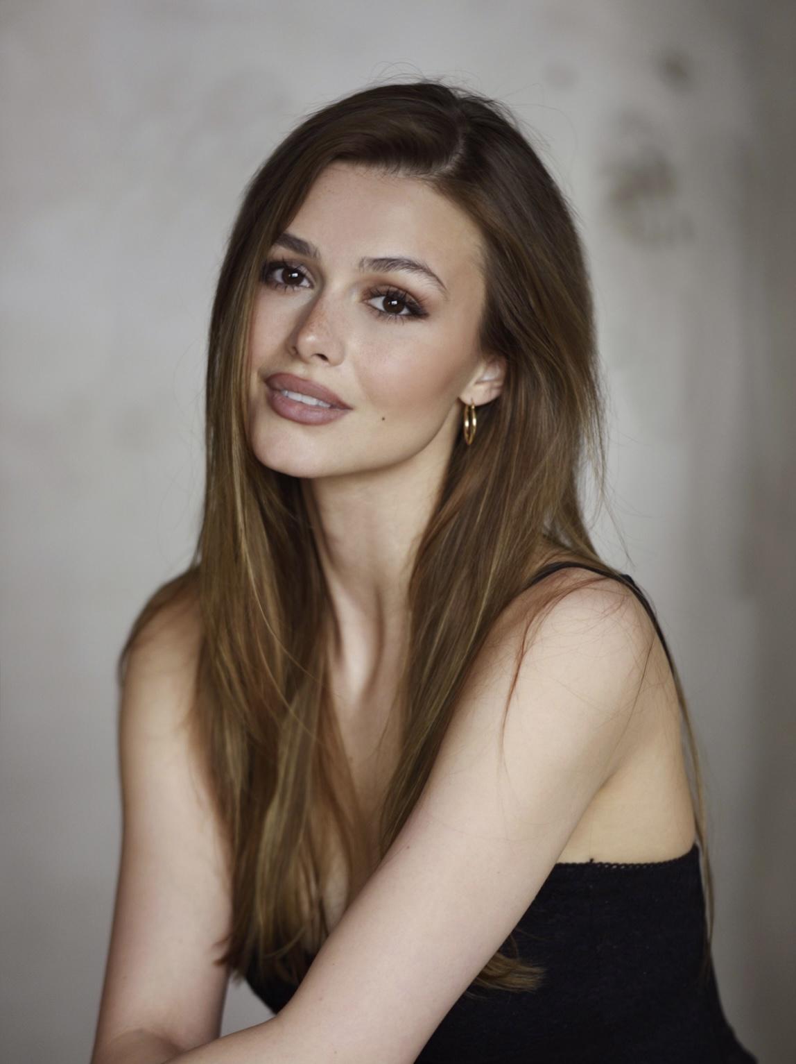 actor Celeste Desjardins large photo