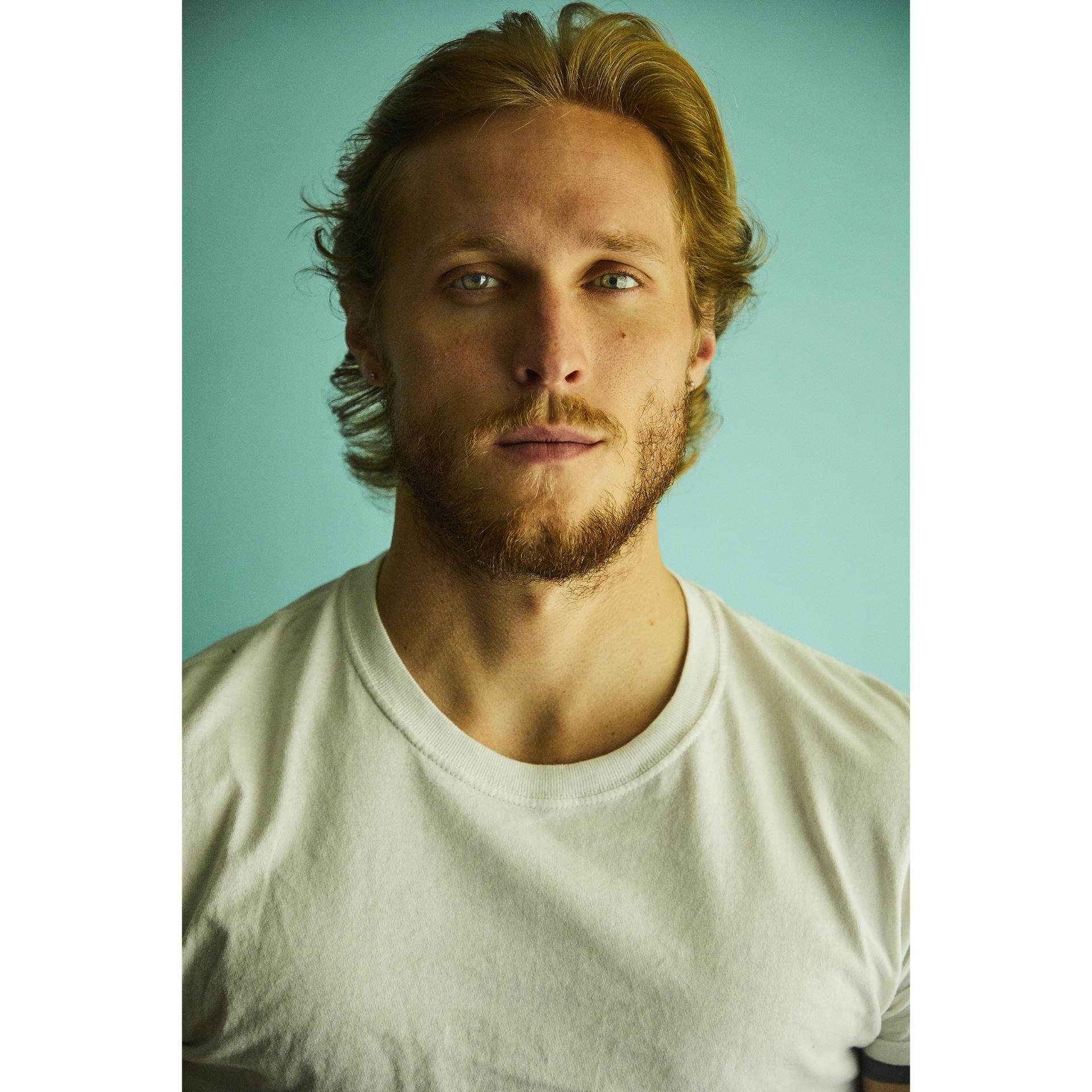 actor Phoenix Brock large photo