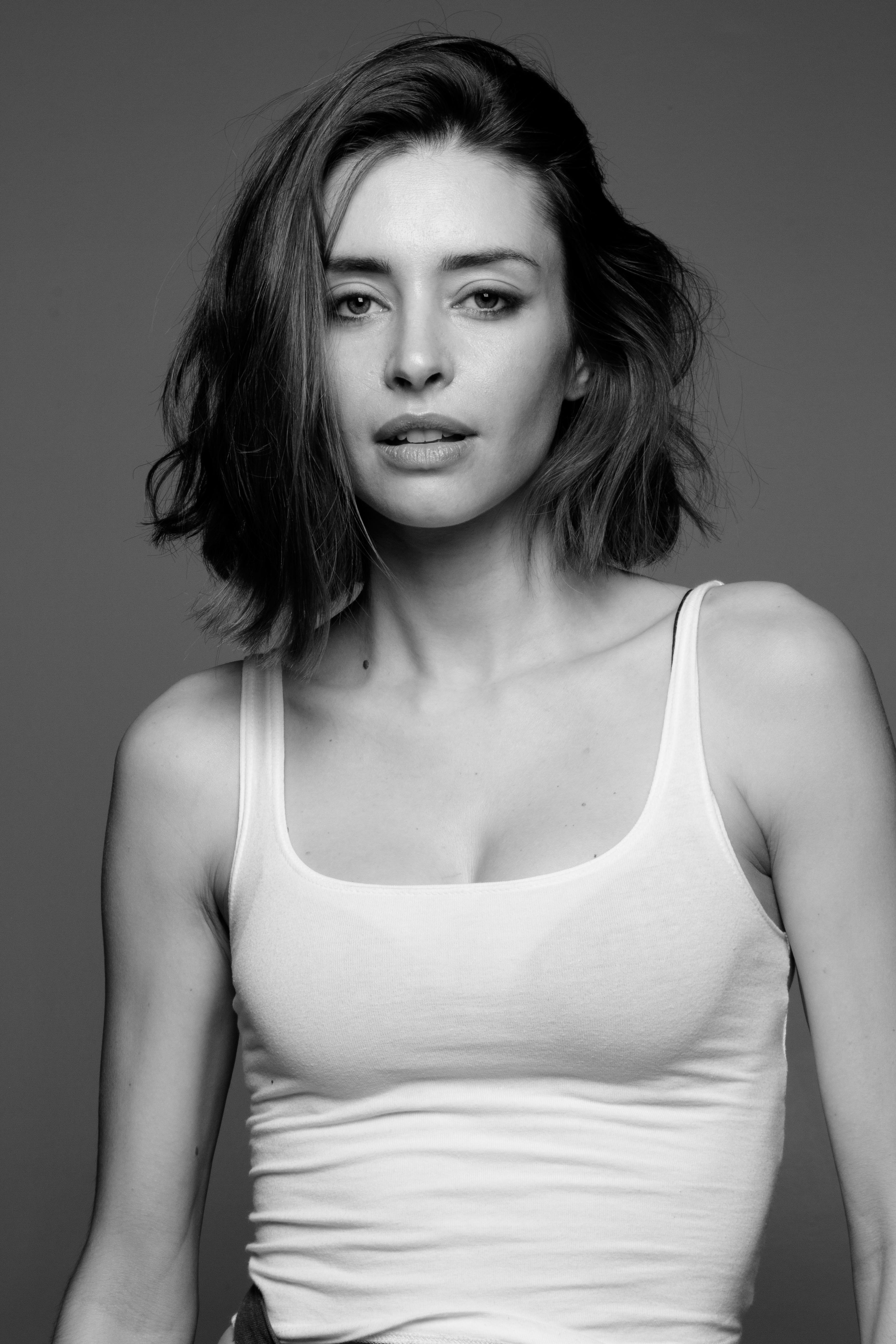 actor Ariadna Cabrol large photo