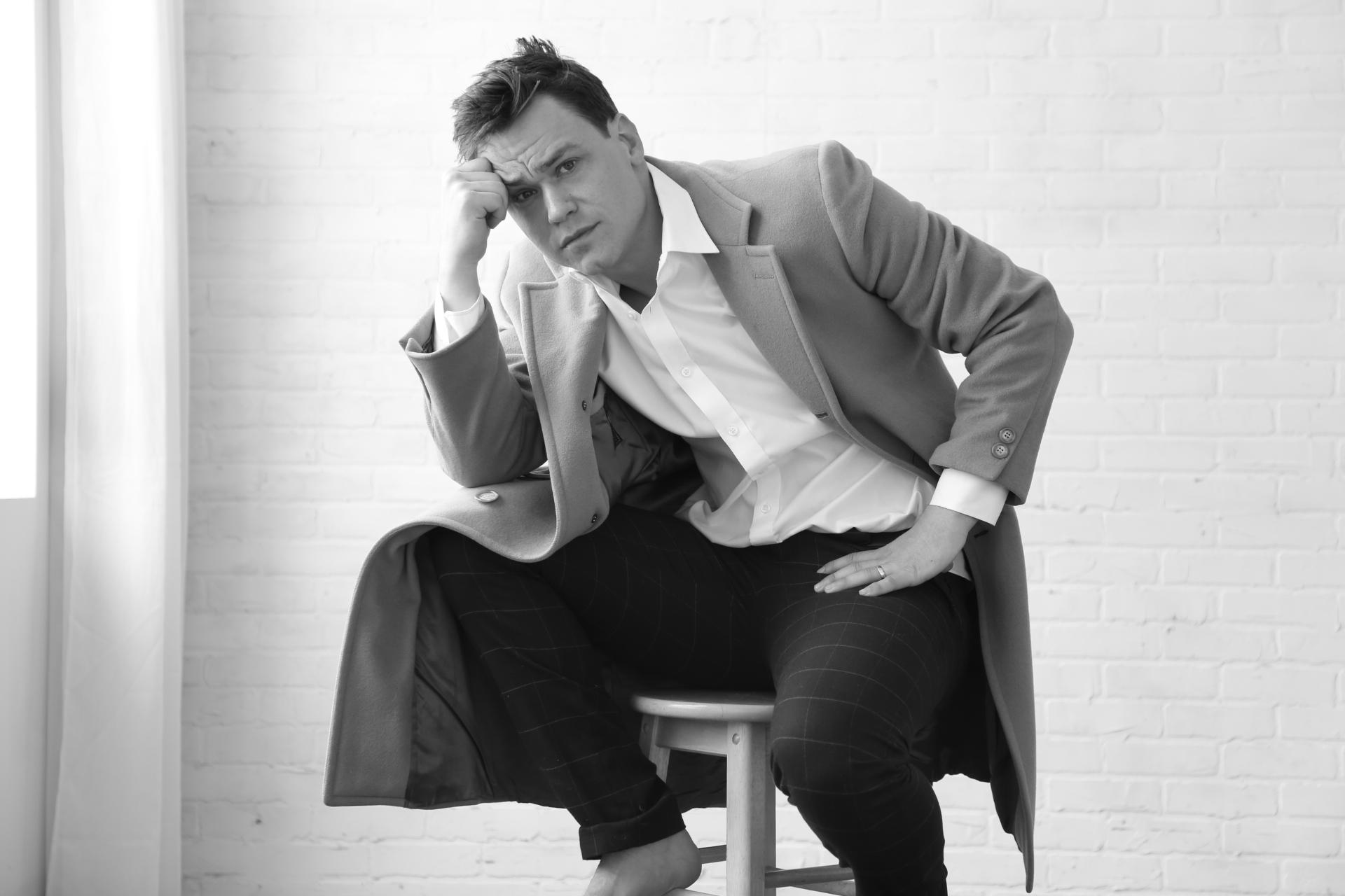 actor Luke Humphrey large photo