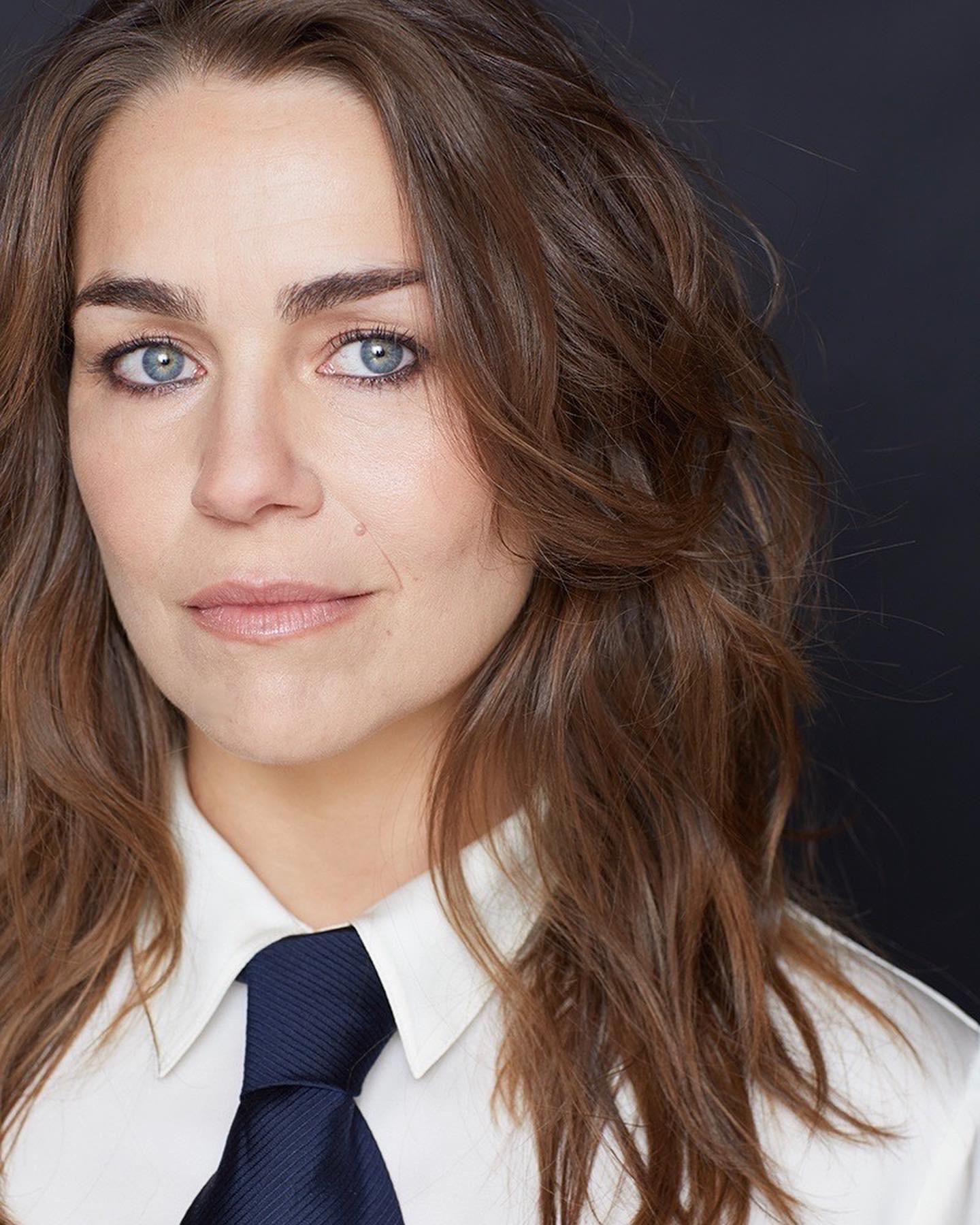 actor Nell Teare large photo