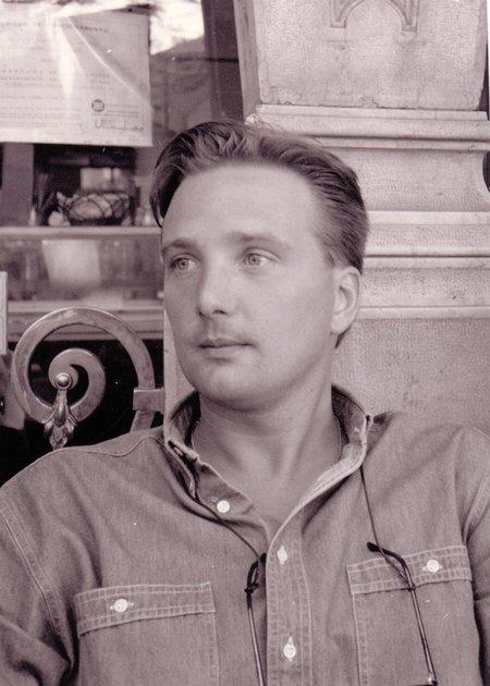 actor Derek Lyons large photo