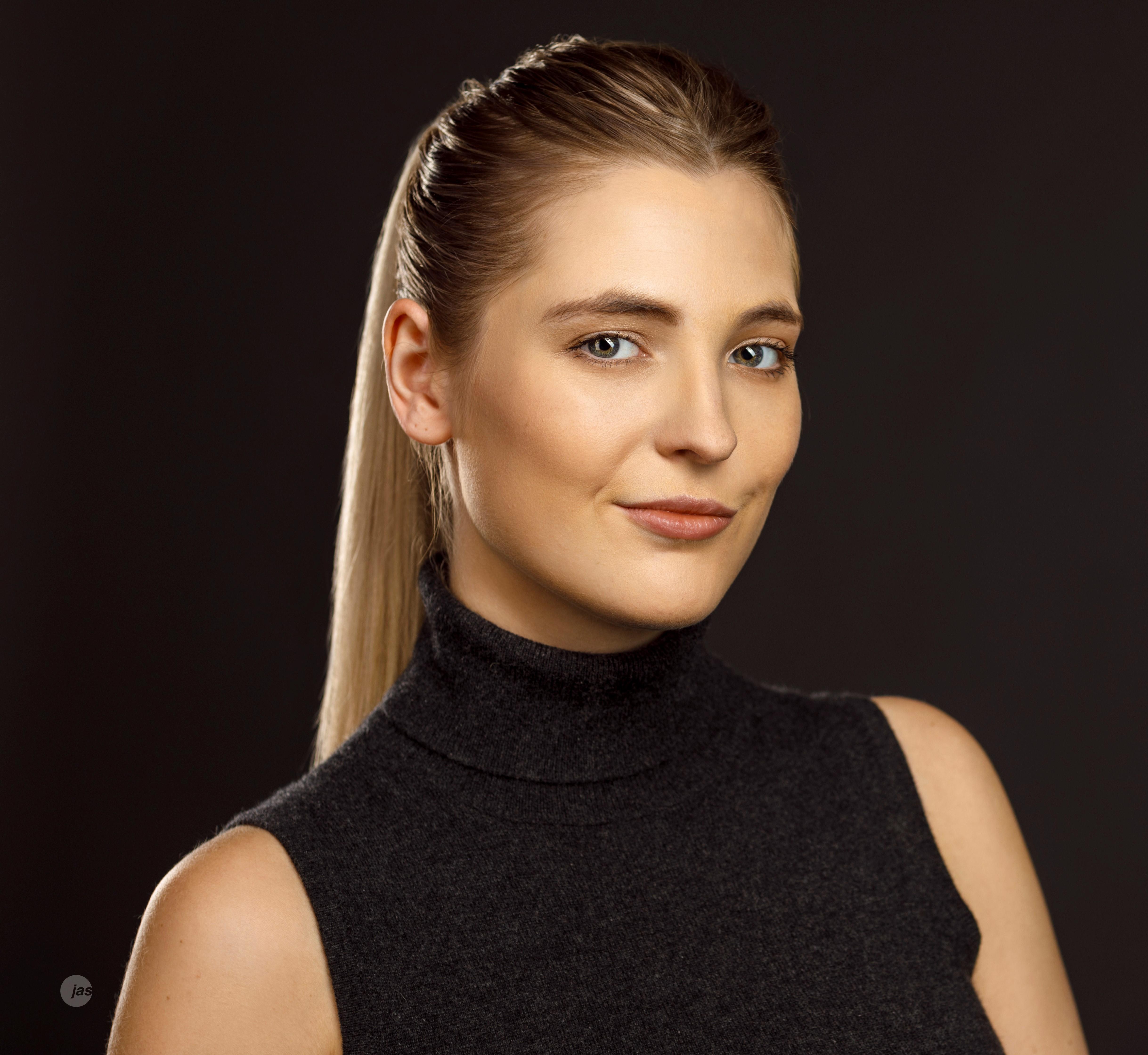 actor Samantha Noel Van Sickle large photo