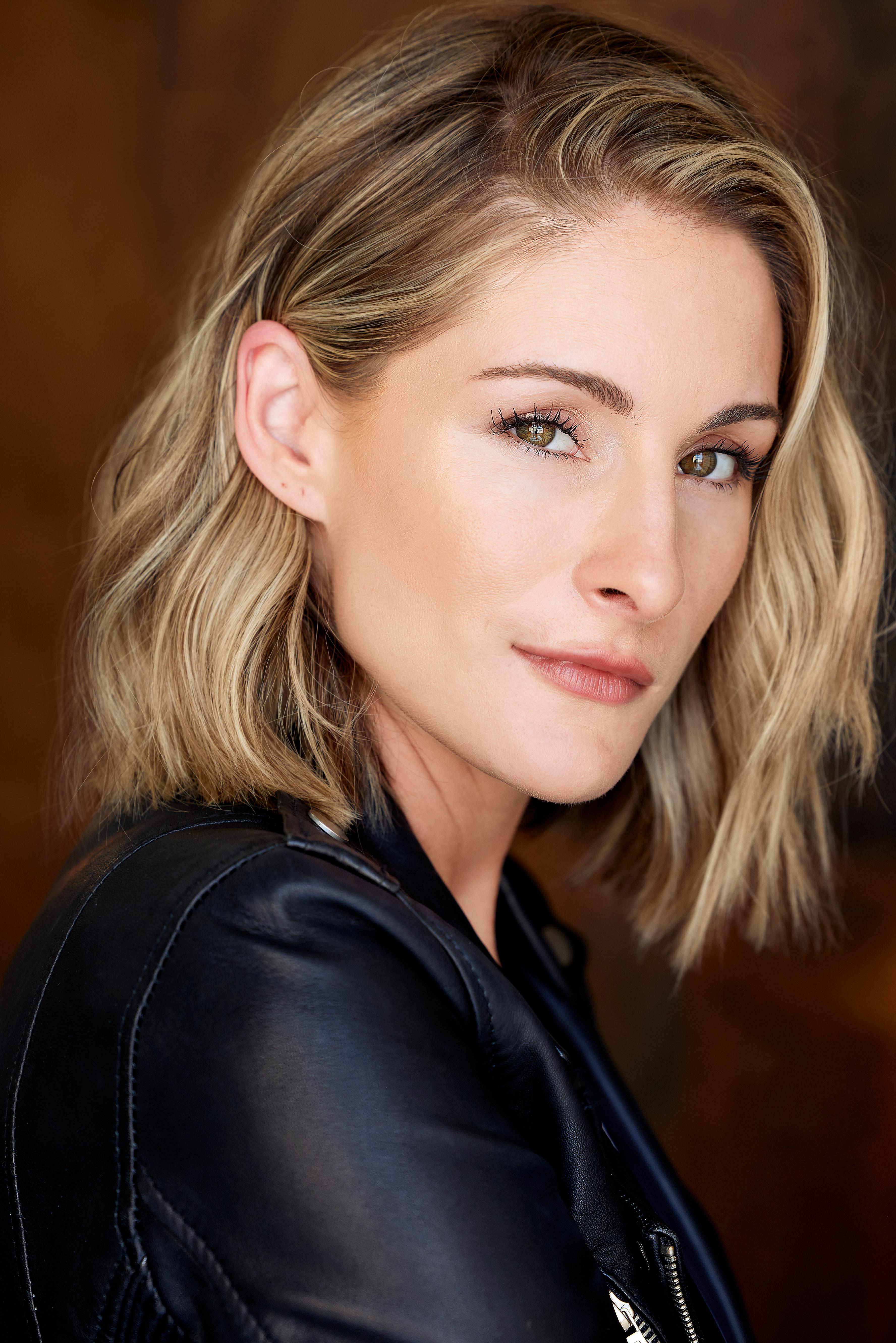 actor Kelly Walker large photo