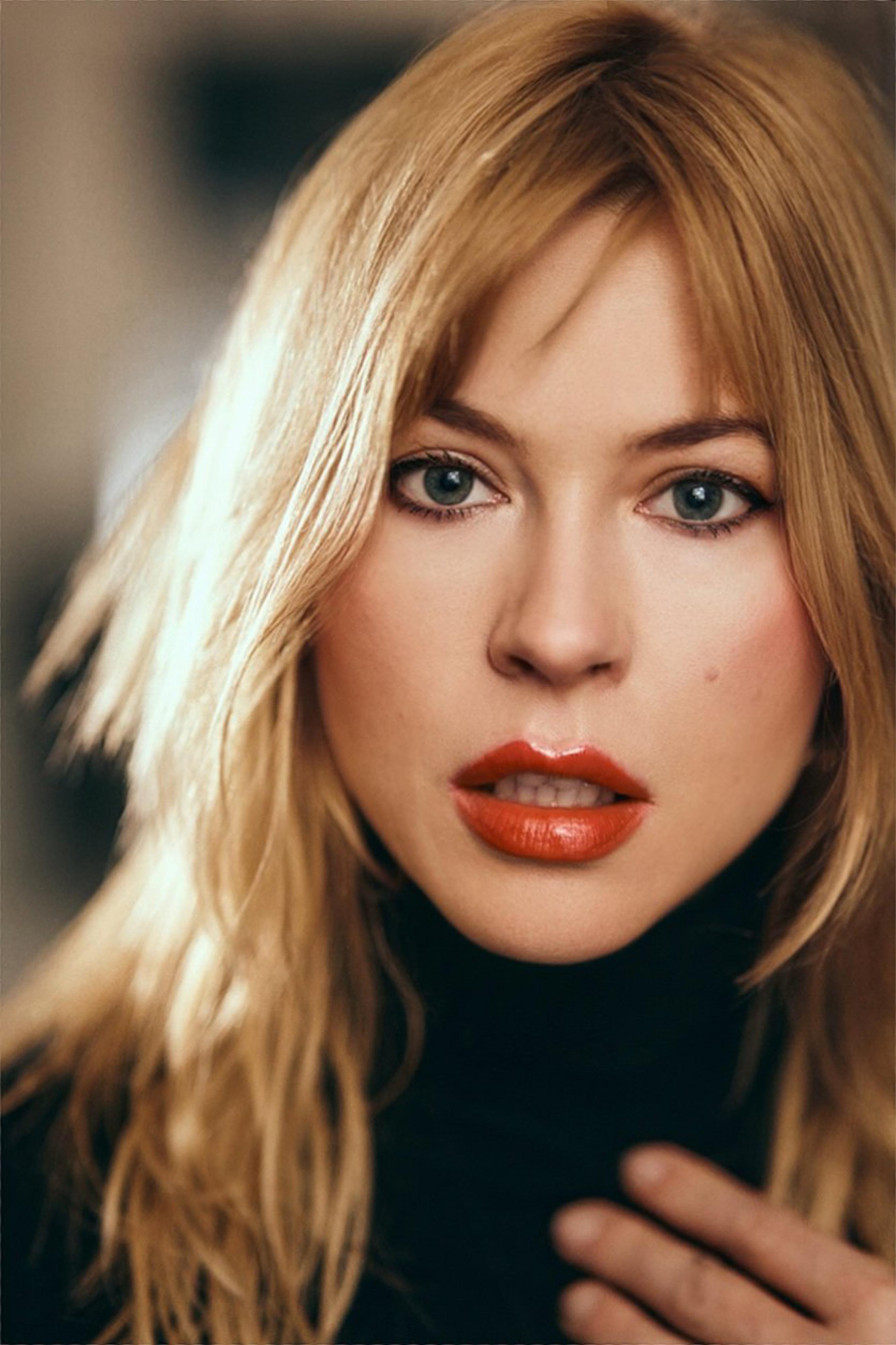 actor Lucia Edwards large photo