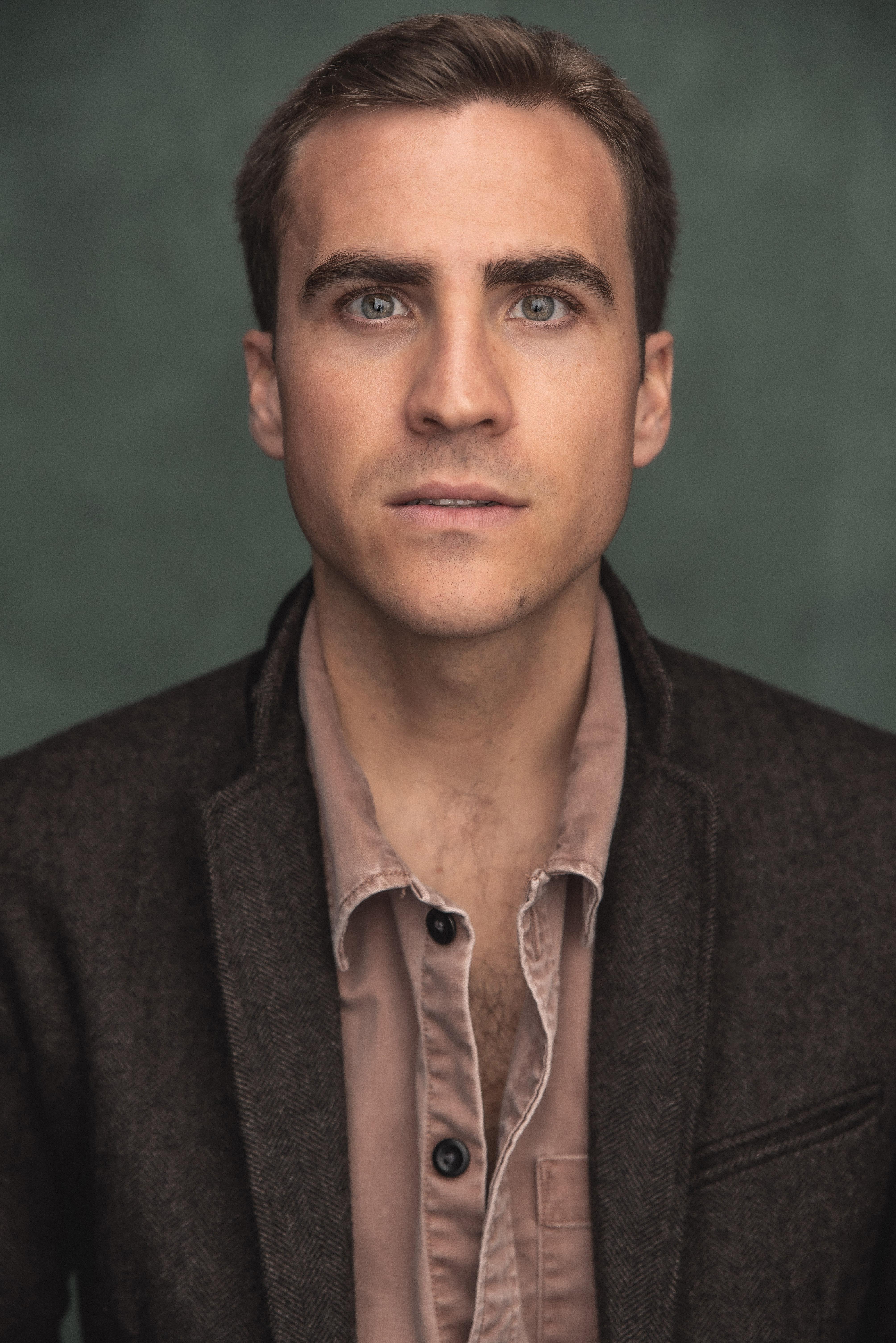 actor Rowan Vickers large photo