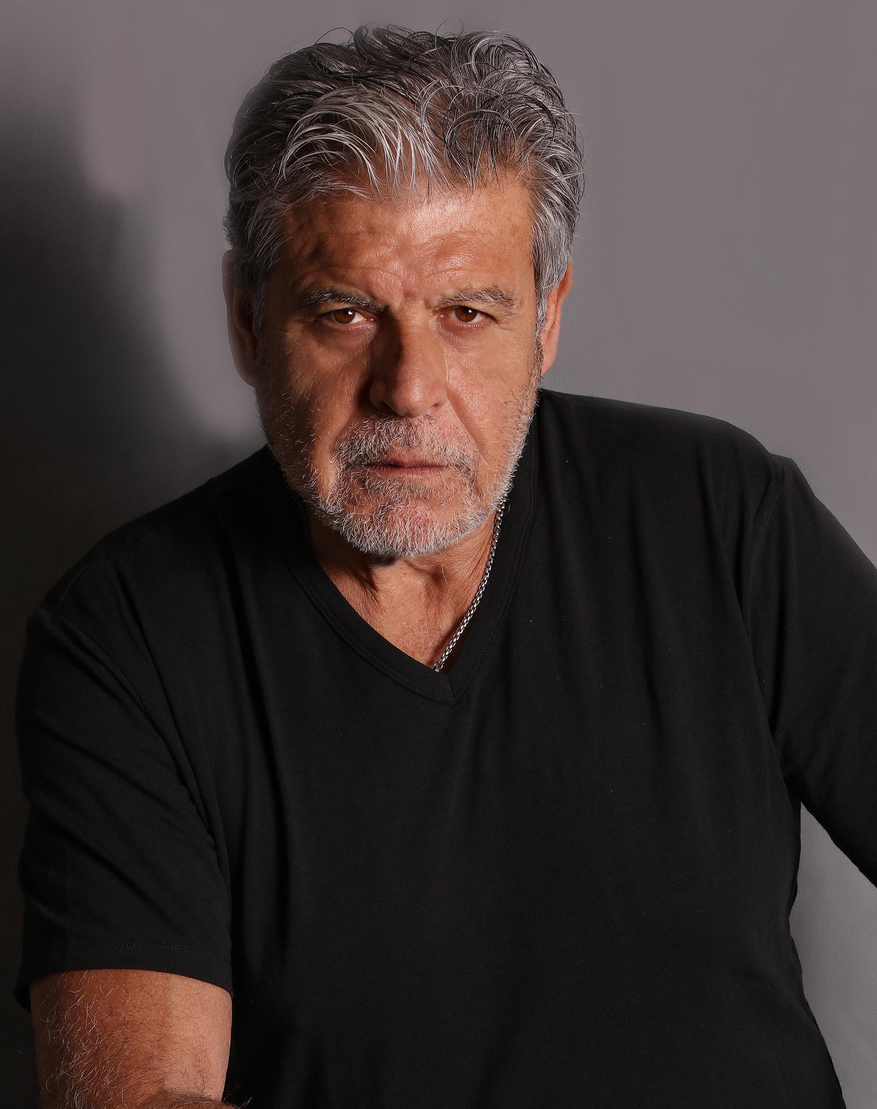 actor Oscar Corbella large photo