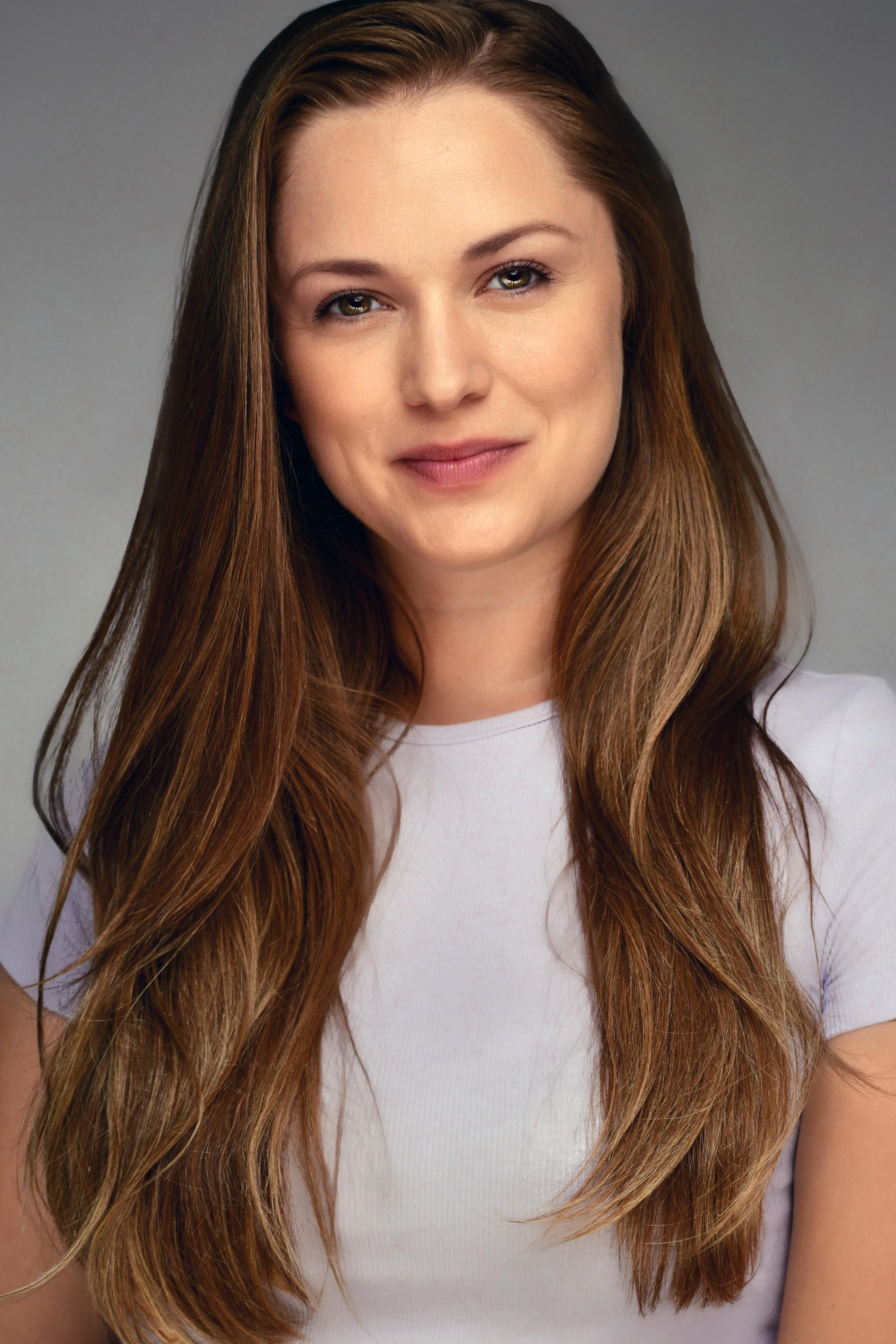 actor Emily Vere Nicoll large photo