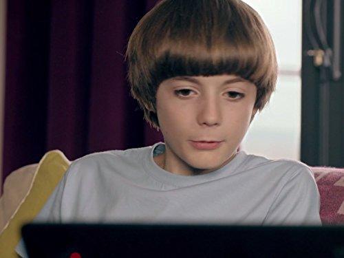 actor Elliot Speller-Gillott large photo