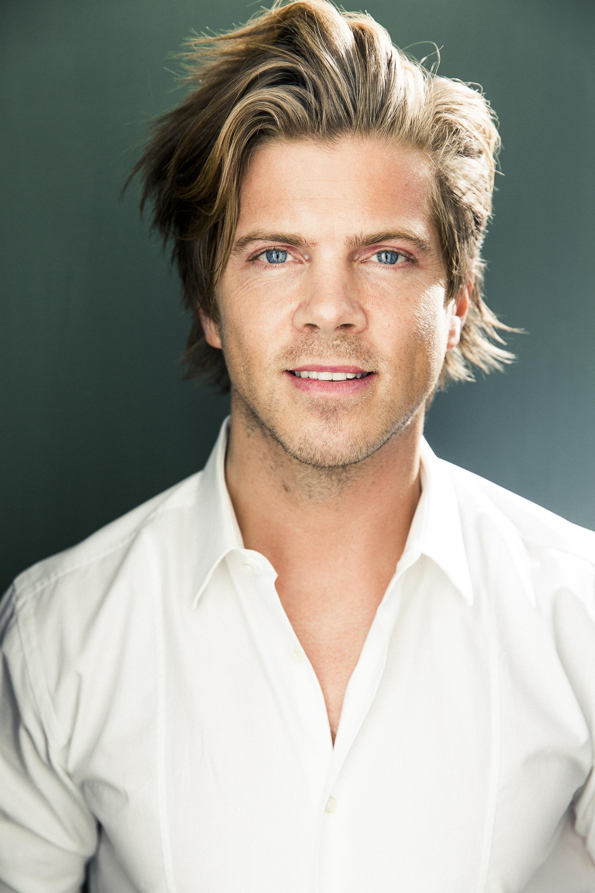 actor James Mackie large photo