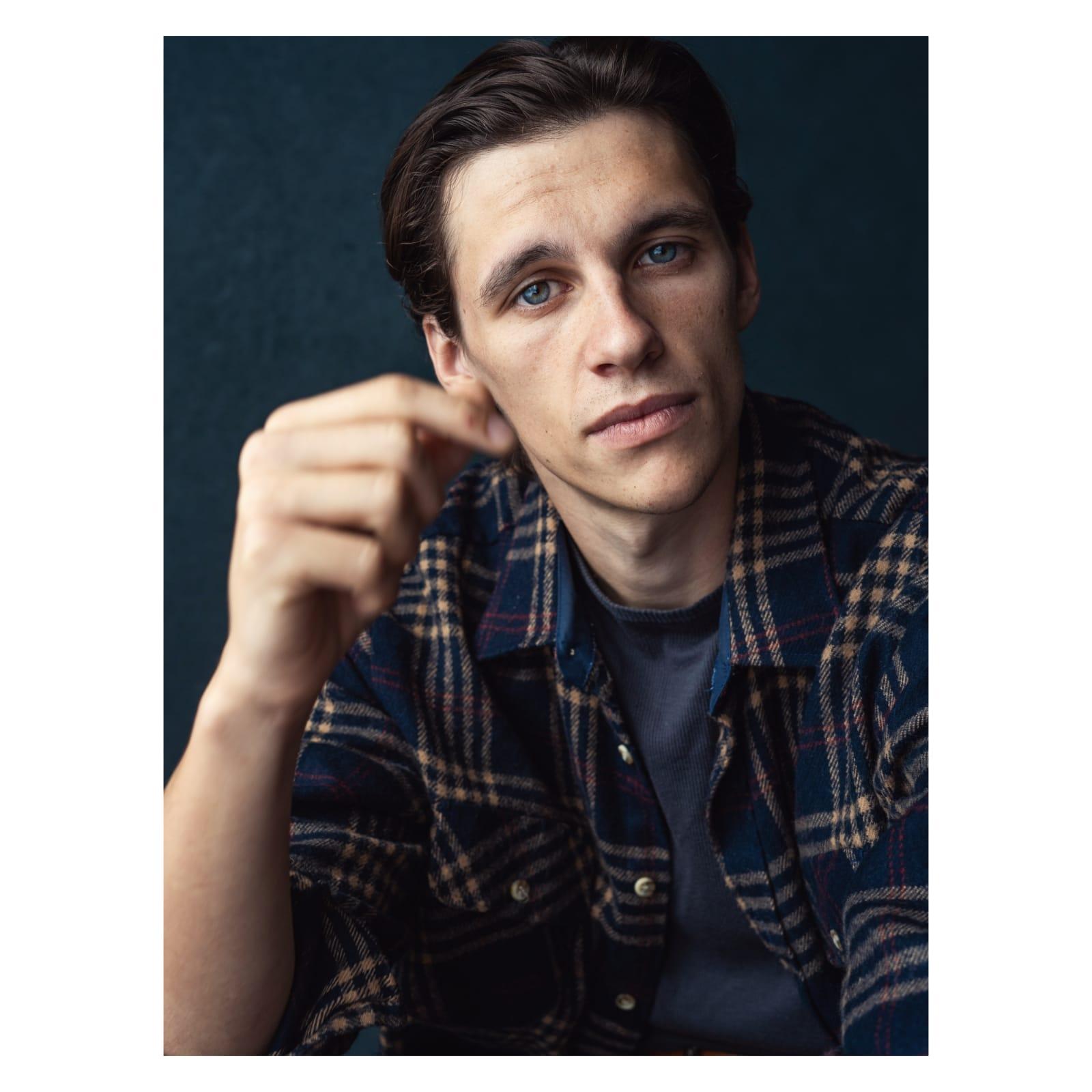 actor Jordan Coulson large photo