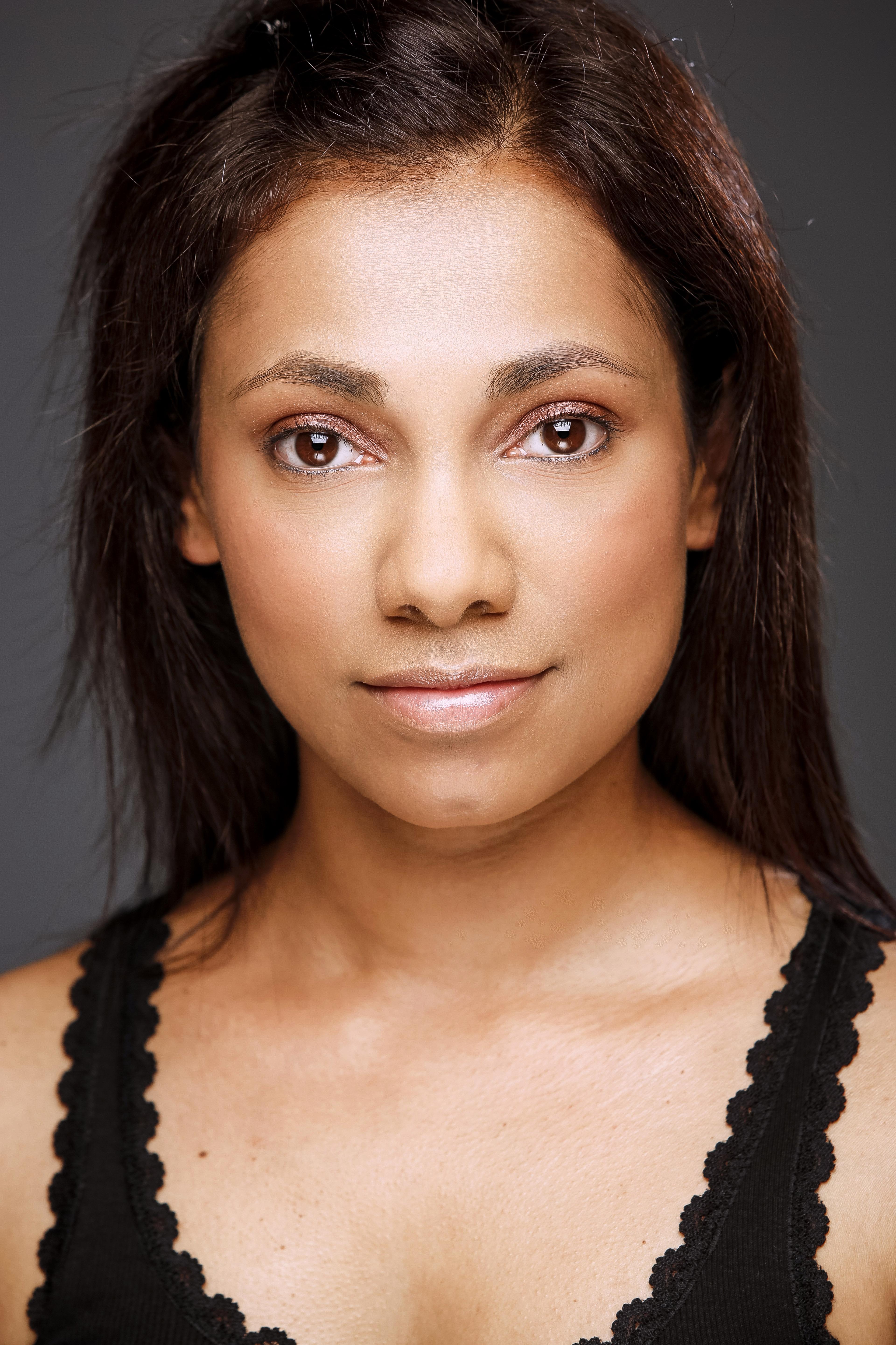 actor Caroline L. George large photo