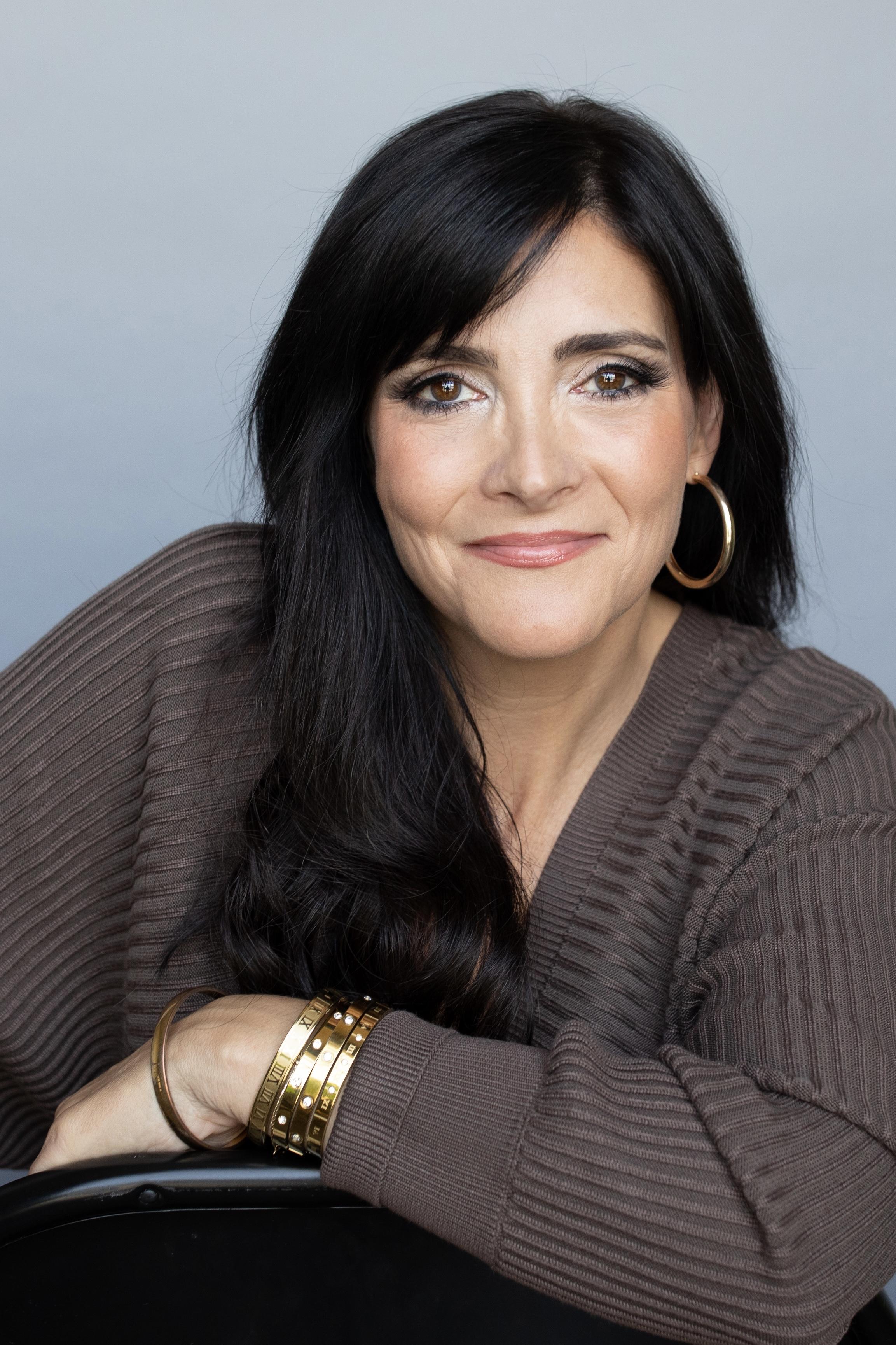 actor Alison Robertson large photo