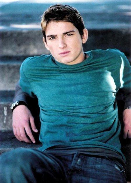 actor Talan Torriero large photo