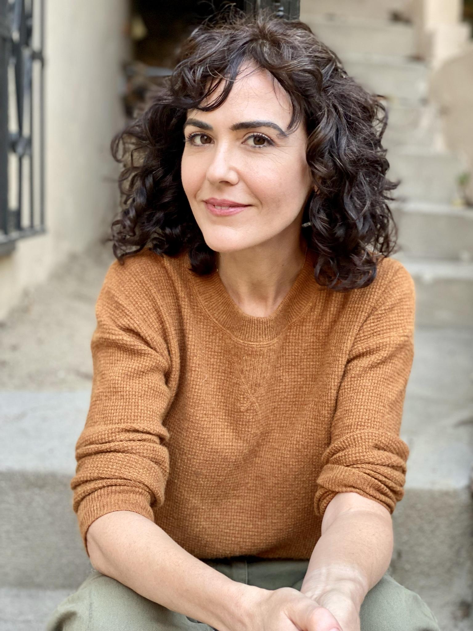 actor Katy Stoll large photo