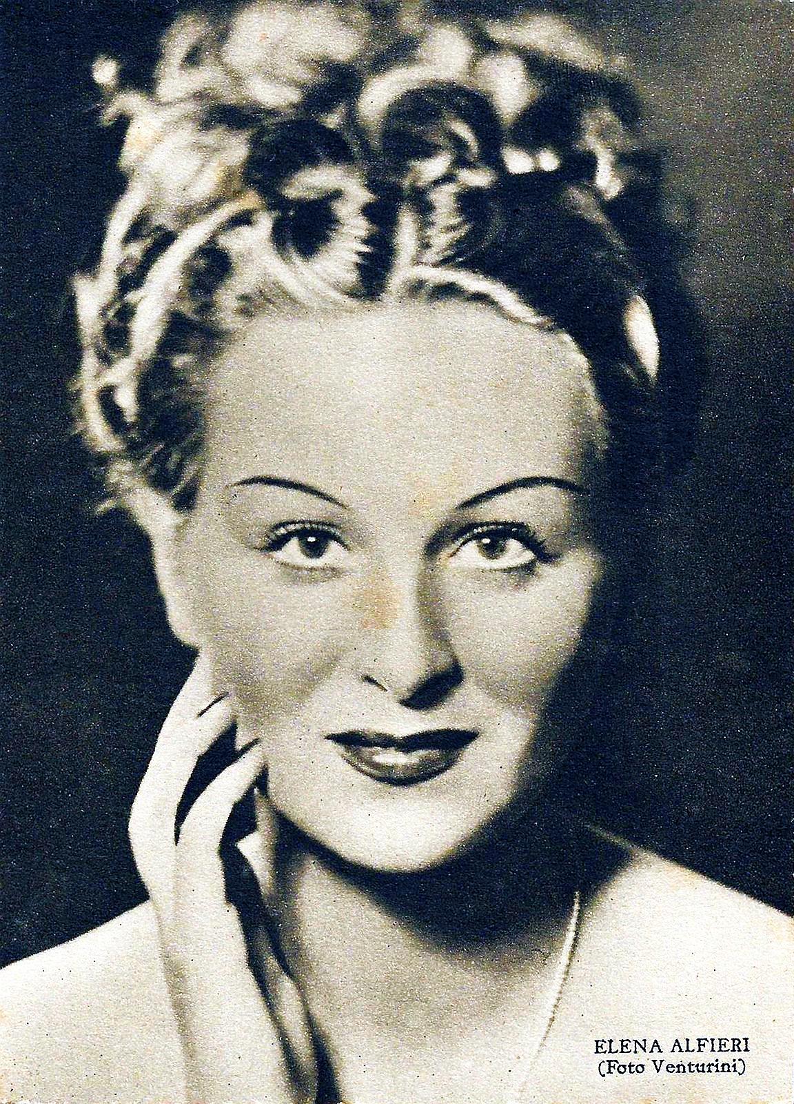 actor Elena Altieri large photo